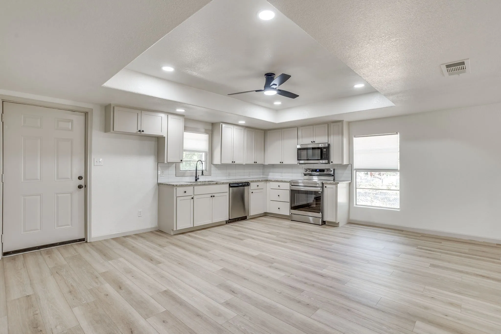 Single Family Residence For Sale in Johnson County , 407 Ada Street, Cleburne, Texas 76031, 3 Bedroom, 2 Bathroom, Garage spaces, 1,136 Sqft, built in 1953, mls#21380566, Real Estate Agent in Cleburne, Homes For Sale in Johnson county, Homes For Sale in Cleburne, Realtor in Cleburne Texas, Real Estate Brokerage Independent Realty Texas, Luminita Cordes Realtor