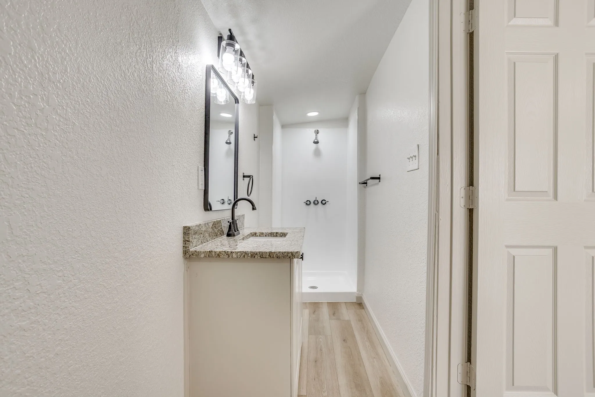 Single Family Residence For Sale in Johnson County , 407 Ada Street, Cleburne, Texas 76031, 3 Bedroom, 2 Bathroom, Garage spaces, 1,136 Sqft, built in 1953, mls#21380566, Real Estate Agent in Cleburne, Homes For Sale in Johnson county, Homes For Sale in Cleburne, Realtor in Cleburne Texas, Real Estate Brokerage Independent Realty Texas, Luminita Cordes Realtor
