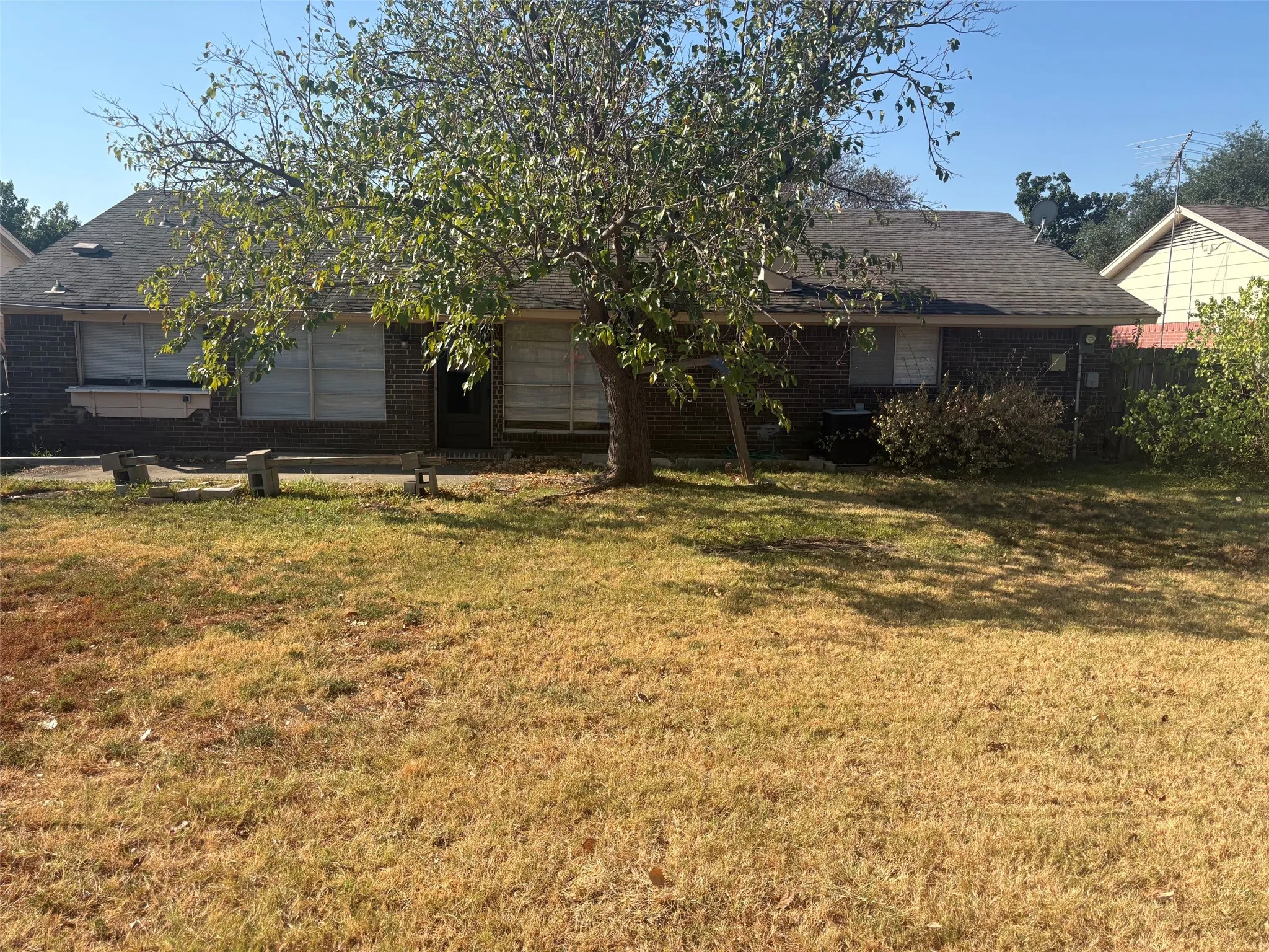 Single Family Residence For Sale in Denton County , 2029 Shenandoah, Carrollton, Texas 75007, 3 Bedroom, 2 Bathroom, 2 Garage spaces, 1,432 Sqft, built in 1973, mls#21381015, Real Estate Agent in Carrollton, Homes For Sale in Denton county, Homes For Sale in Carrollton, Realtor in Carrollton Texas, Real Estate Brokerage Independent Realty Texas, Luminita Cordes Realtor