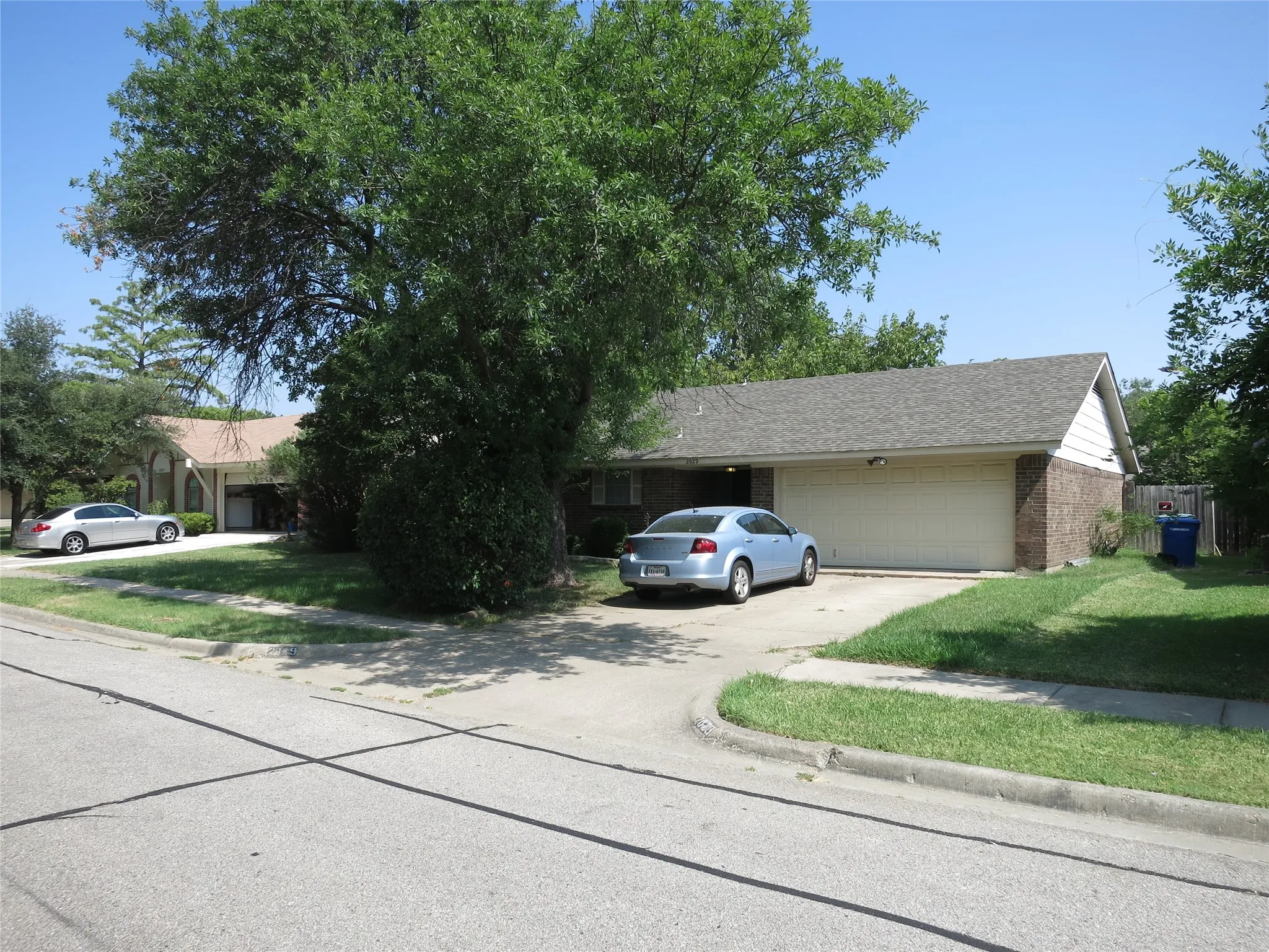 Single Family Residence For Sale in Denton County , 2029 Shenandoah, Carrollton, Texas 75007, 3 Bedroom, 2 Bathroom, 2 Garage spaces, 1,432 Sqft, built in 1973, mls#21381015, Real Estate Agent in Carrollton, Homes For Sale in Denton county, Homes For Sale in Carrollton, Realtor in Carrollton Texas, Real Estate Brokerage Independent Realty Texas, Luminita Cordes Realtor