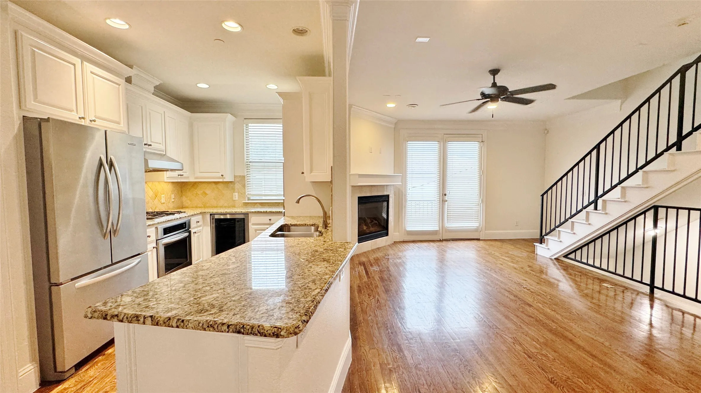 Townhouse For Rent in Dallas County , 4148 Grassmere Lane 4A, University Park, Texas 75205, 4 Bedroom, 4 Bathroom, 2 Garage spaces, 2,124 Sqft, built in 2007, mls#21381011, Real Estate Agent in University Park, Homes For Rent in Dallas county, Homes For Rent in University Park, Realtor in University Park Texas, Real Estate Brokerage Independent Realty Texas, Luminita Cordes Realtor