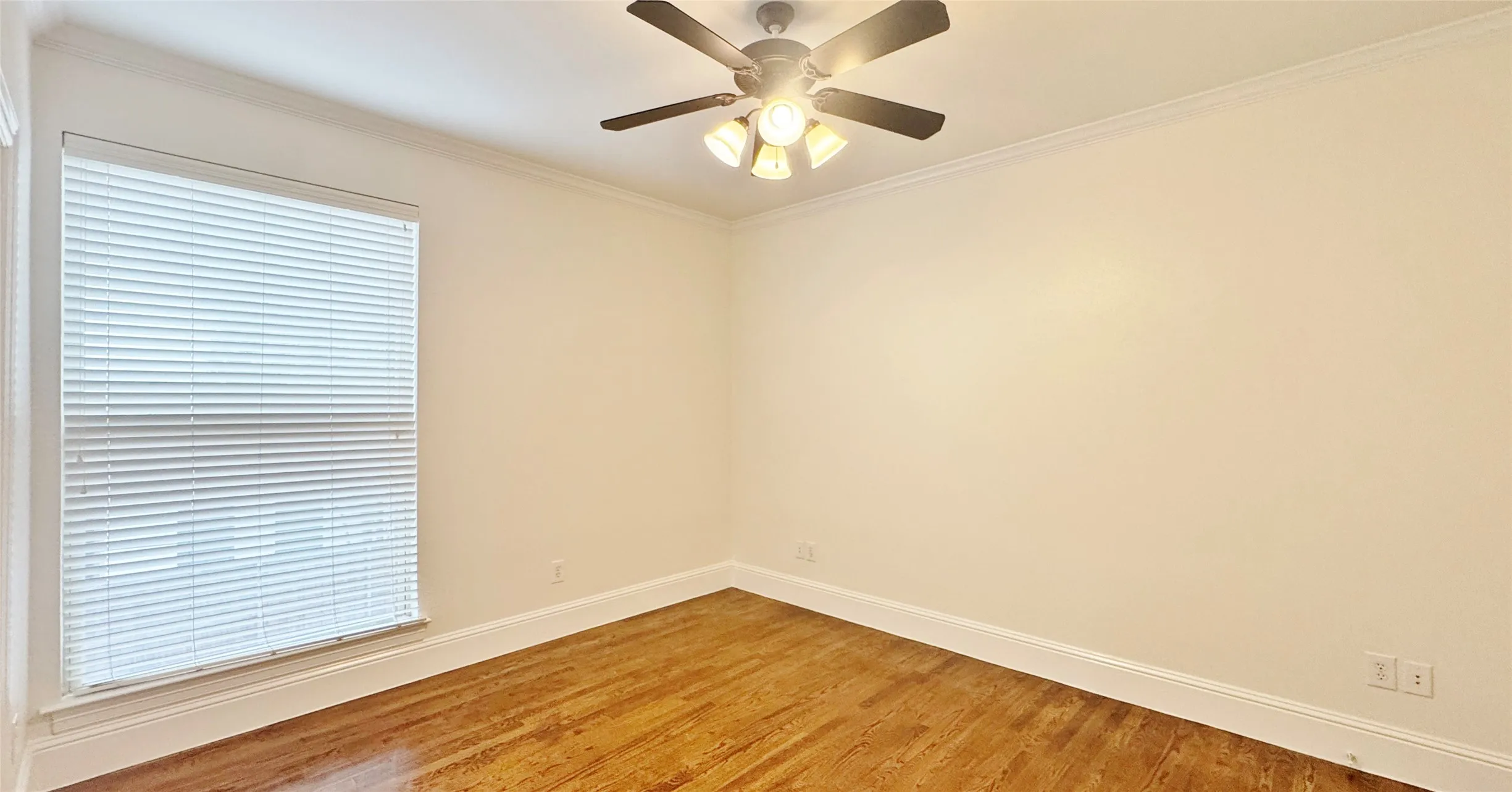 Townhouse For Rent in Dallas County , 4148 Grassmere Lane 4A, University Park, Texas 75205, 4 Bedroom, 4 Bathroom, 2 Garage spaces, 2,124 Sqft, built in 2007, mls#21381011, Real Estate Agent in University Park, Homes For Rent in Dallas county, Homes For Rent in University Park, Realtor in University Park Texas, Real Estate Brokerage Independent Realty Texas, Luminita Cordes Realtor