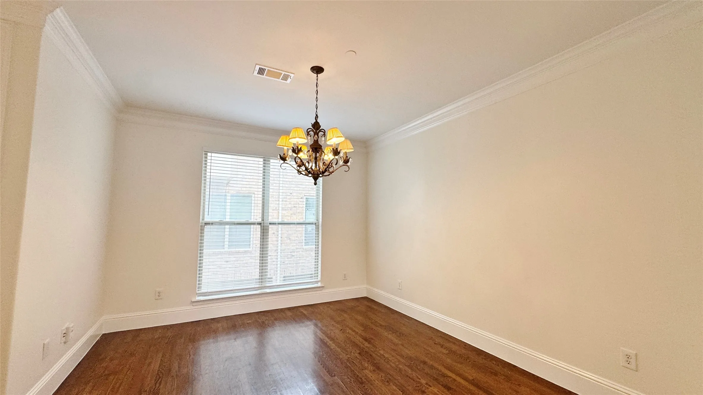 Townhouse For Rent in Dallas County , 4148 Grassmere Lane 4A, University Park, Texas 75205, 4 Bedroom, 4 Bathroom, 2 Garage spaces, 2,124 Sqft, built in 2007, mls#21381011, Real Estate Agent in University Park, Homes For Rent in Dallas county, Homes For Rent in University Park, Realtor in University Park Texas, Real Estate Brokerage Independent Realty Texas, Luminita Cordes Realtor