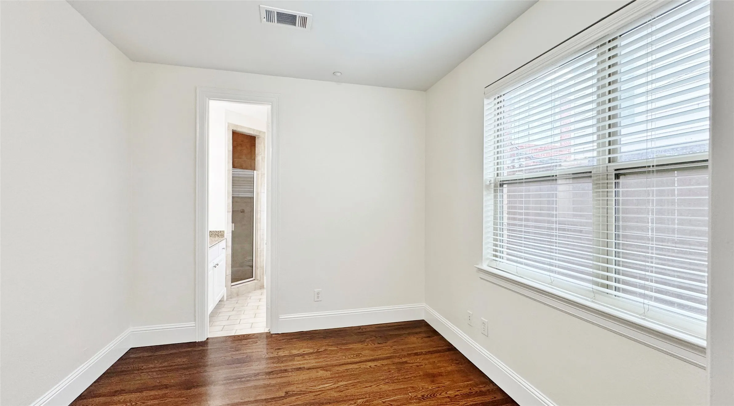 Townhouse For Rent in Dallas County , 4148 Grassmere Lane 4A, University Park, Texas 75205, 4 Bedroom, 4 Bathroom, 2 Garage spaces, 2,124 Sqft, built in 2007, mls#21381011, Real Estate Agent in University Park, Homes For Rent in Dallas county, Homes For Rent in University Park, Realtor in University Park Texas, Real Estate Brokerage Independent Realty Texas, Luminita Cordes Realtor