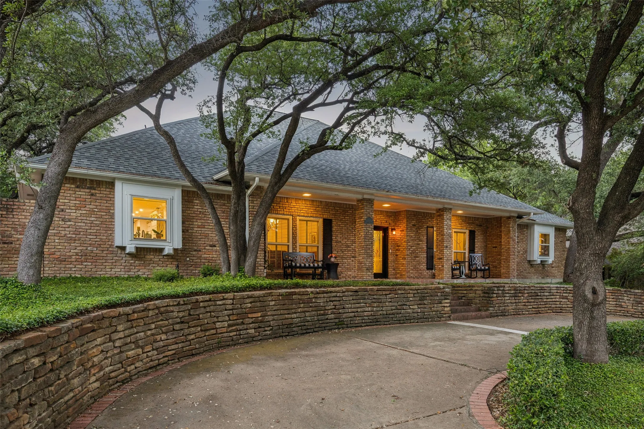 Single Family Residence For Sale in Dallas County , 9631 Hilldale Drive, Dallas, Texas 75231, 5 Bedroom, 7 Bathroom, 3 Garage spaces, 5,586 Sqft, built in 1979, mls#21380614, Real Estate Agent in Dallas, Homes For Sale in Dallas county, Homes For Sale in Dallas, Realtor in Dallas Texas, Real Estate Brokerage Independent Realty Texas, Luminita Cordes Realtor