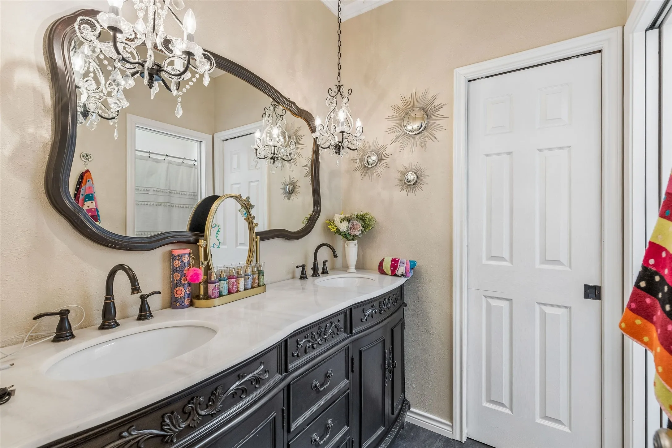 Single Family Residence For Sale in Dallas County , 9631 Hilldale Drive, Dallas, Texas 75231, 5 Bedroom, 7 Bathroom, 3 Garage spaces, 5,586 Sqft, built in 1979, mls#21380614, Real Estate Agent in Dallas, Homes For Sale in Dallas county, Homes For Sale in Dallas, Realtor in Dallas Texas, Real Estate Brokerage Independent Realty Texas, Luminita Cordes Realtor