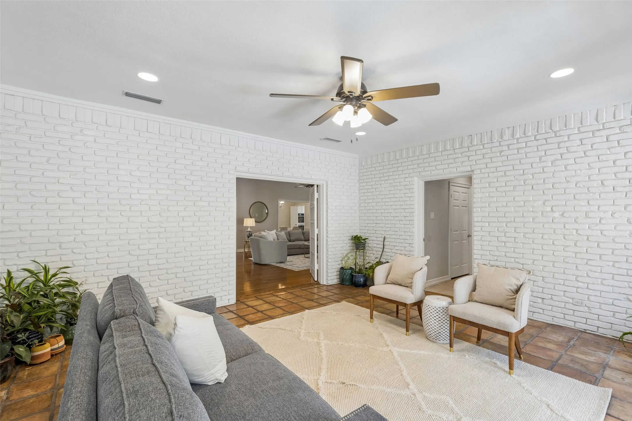 Single Family Residence For Sale in Dallas County , 9631 Hilldale Drive, Dallas, Texas 75231, 5 Bedroom, 7 Bathroom, 3 Garage spaces, 5,586 Sqft, built in 1979, mls#21380614, Real Estate Agent in Dallas, Homes For Sale in Dallas county, Homes For Sale in Dallas, Realtor in Dallas Texas, Real Estate Brokerage Independent Realty Texas, Luminita Cordes Realtor