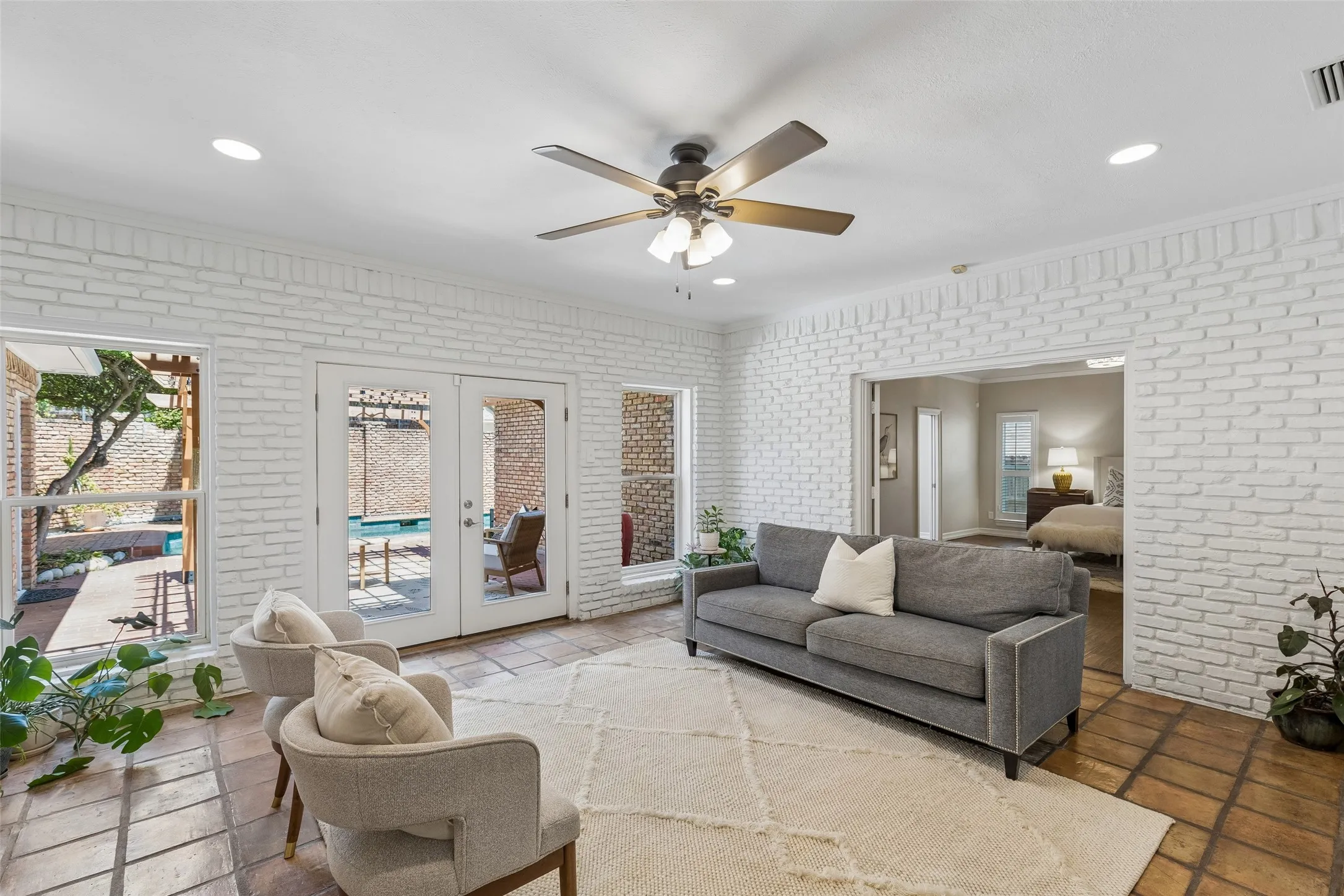 Single Family Residence For Sale in Dallas County , 9631 Hilldale Drive, Dallas, Texas 75231, 5 Bedroom, 7 Bathroom, 3 Garage spaces, 5,586 Sqft, built in 1979, mls#21380614, Real Estate Agent in Dallas, Homes For Sale in Dallas county, Homes For Sale in Dallas, Realtor in Dallas Texas, Real Estate Brokerage Independent Realty Texas, Luminita Cordes Realtor