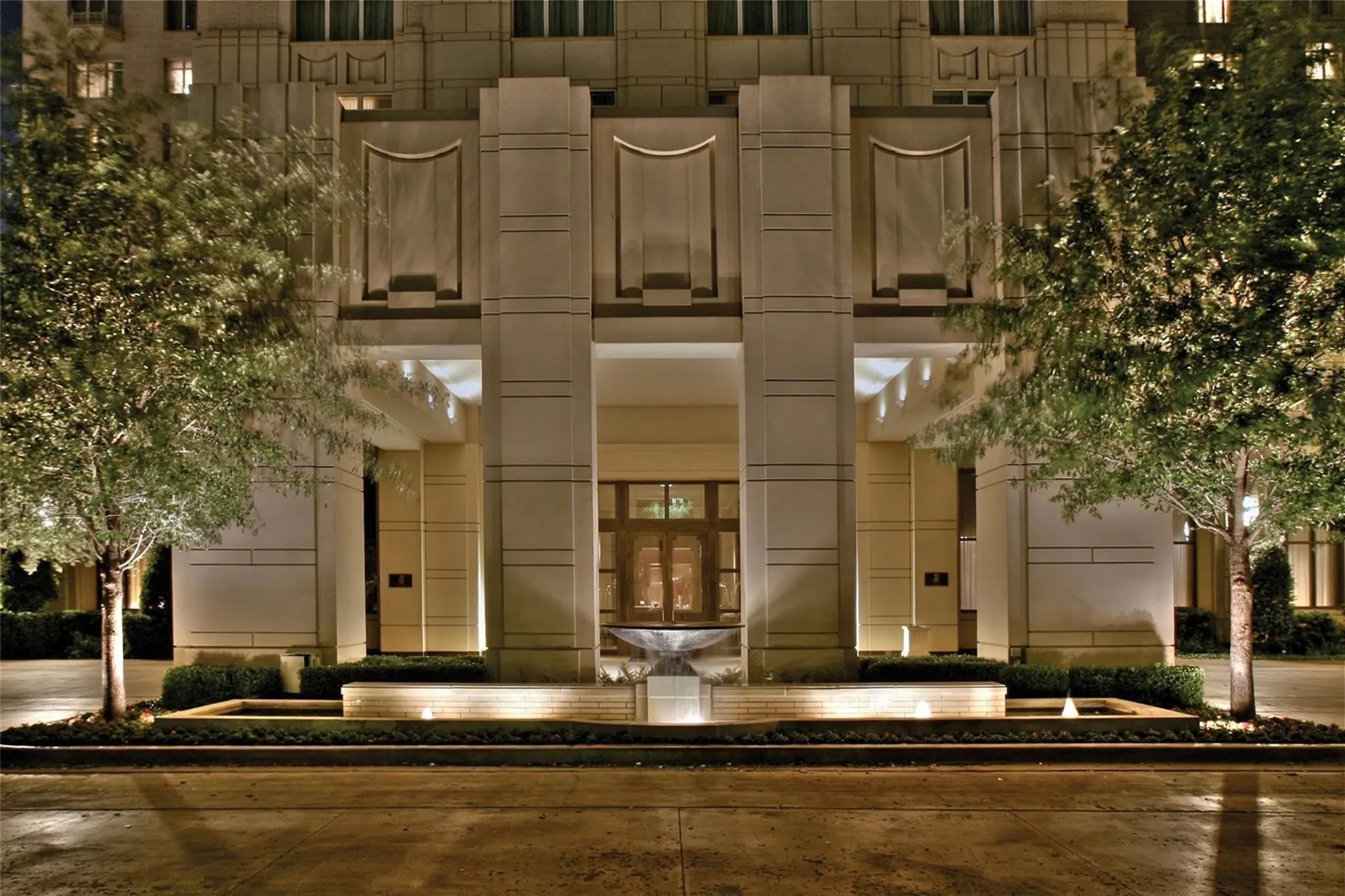 Grand Entry Porto Cochere with fountain.