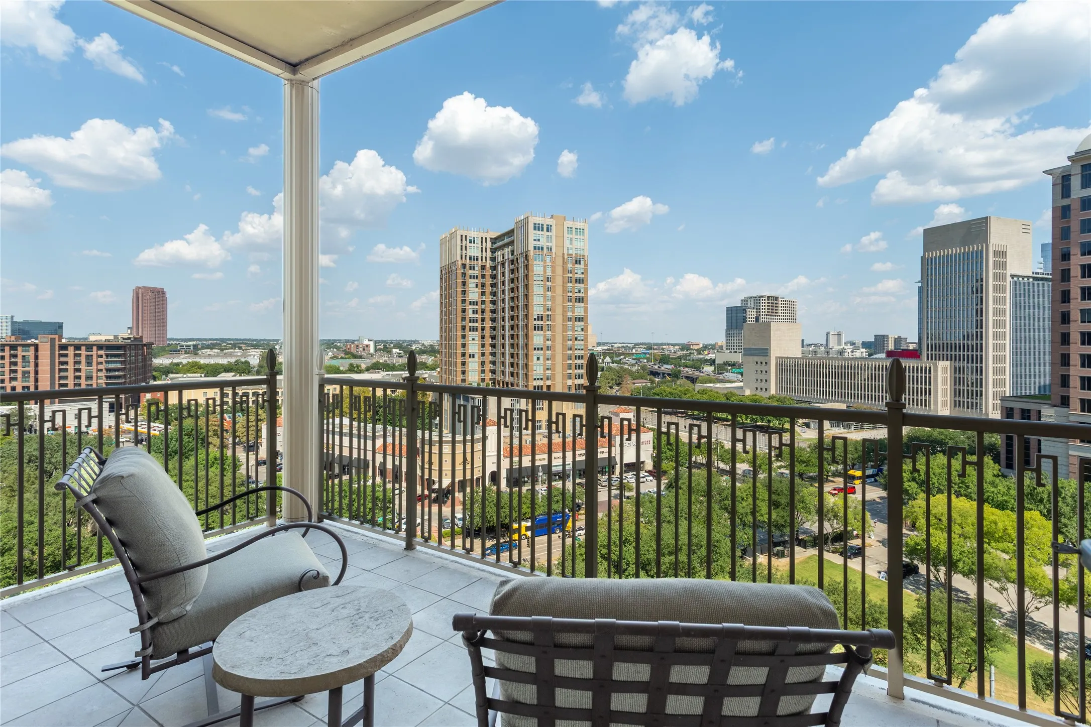 Condominium For Sale in Dallas County , 2525 N Pearl Street 1001, Dallas, Texas 75201, 2 Bedroom, 3 Bathroom, 2 Garage spaces, 2,589 Sqft, built in 2008, mls#21370338, Real Estate Agent in Dallas, Homes For Sale in Dallas county, Homes For Sale in Dallas, Realtor in Dallas Texas, Real Estate Brokerage Independent Realty Texas, Luminita Cordes Realtor