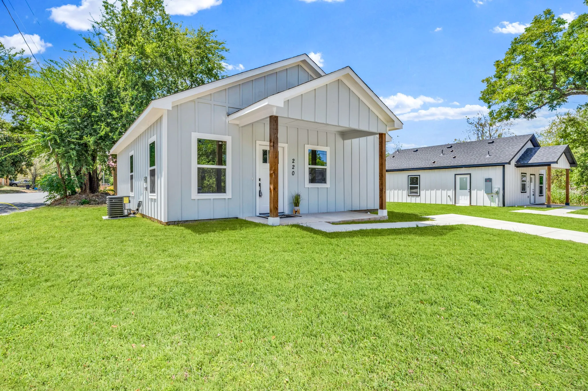 Single Family Residence For Sale in Hopkins County , 220 Calvert Street, Sulphur Springs, Texas 75482, 2 Bedroom, 2 Bathroom, Garage spaces, 862 Sqft, built in 2026, mls#21377690, Real Estate Agent in Sulphur Springs, Homes For Sale in Hopkins county, Homes For Sale in Sulphur Springs, Realtor in Sulphur Springs Texas, Real Estate Brokerage Independent Realty Texas, Luminita Cordes Realtor
