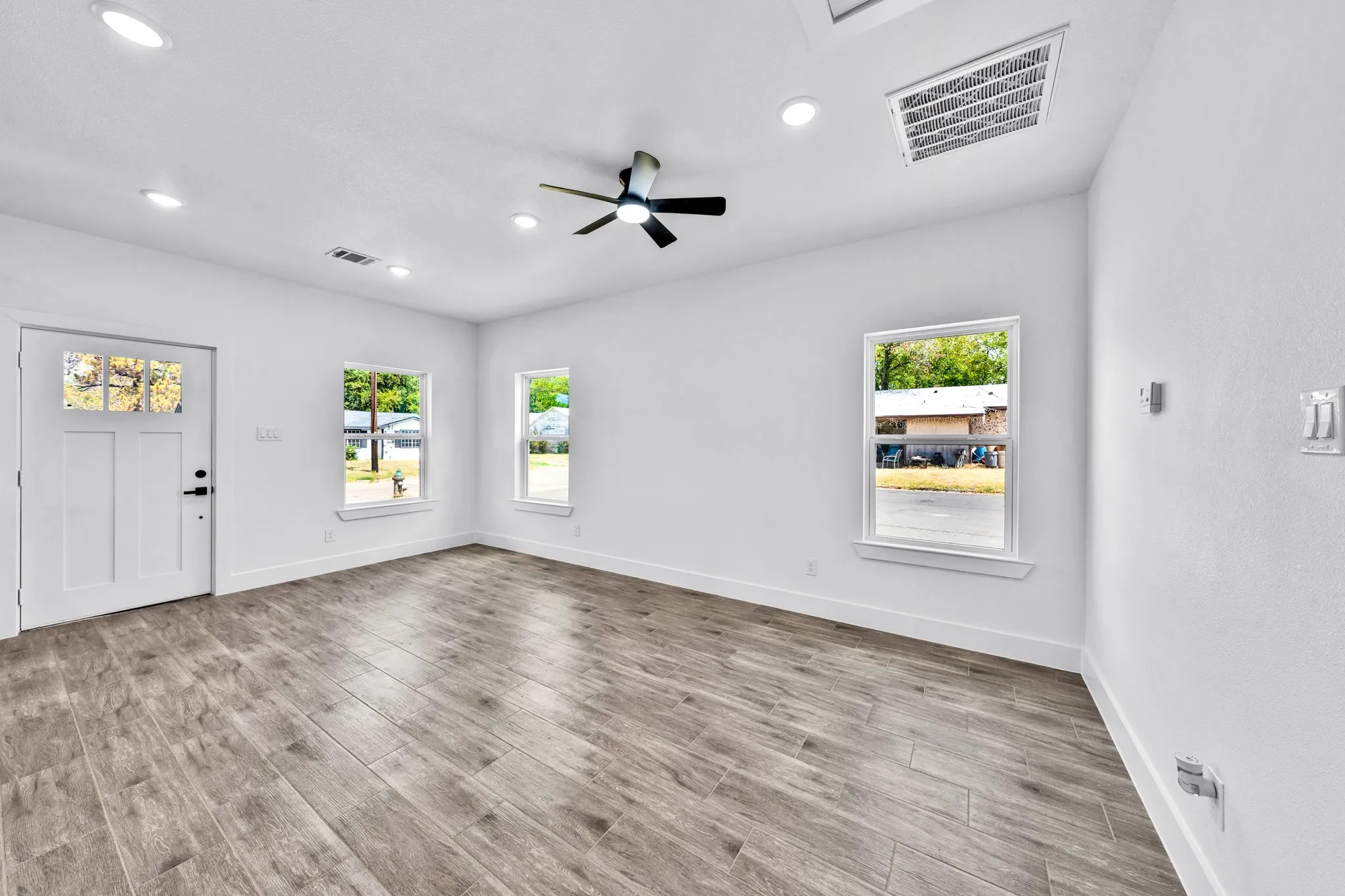Single Family Residence For Sale in Hopkins County , 220 Calvert Street, Sulphur Springs, Texas 75482, 2 Bedroom, 2 Bathroom, Garage spaces, 862 Sqft, built in 2026, mls#21377690, Real Estate Agent in Sulphur Springs, Homes For Sale in Hopkins county, Homes For Sale in Sulphur Springs, Realtor in Sulphur Springs Texas, Real Estate Brokerage Independent Realty Texas, Luminita Cordes Realtor