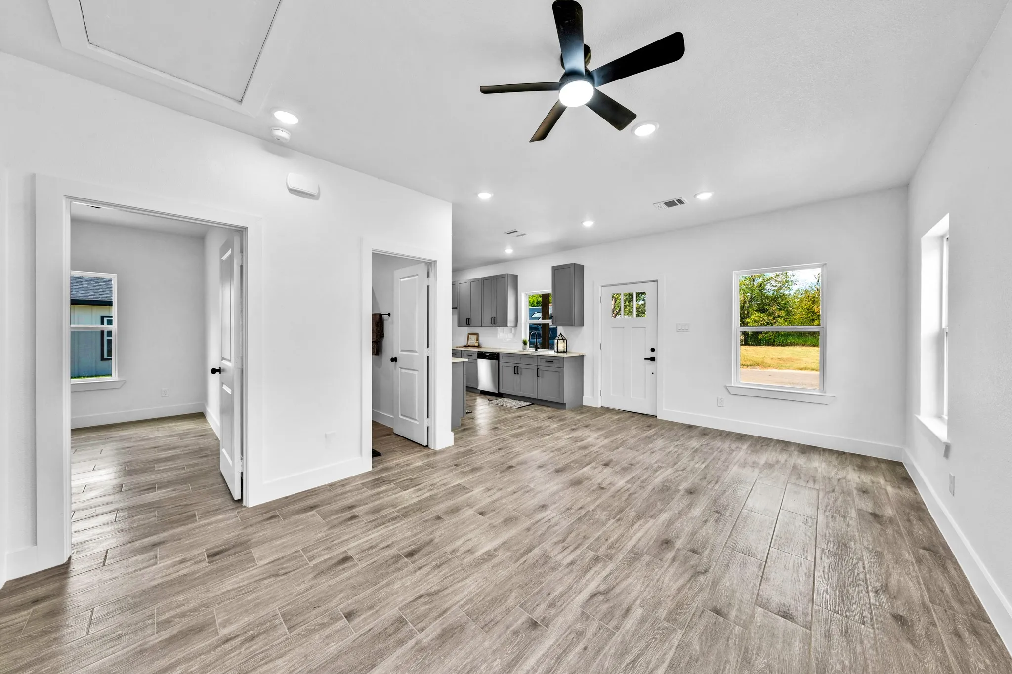 Single Family Residence For Sale in Hopkins County , 220 Calvert Street, Sulphur Springs, Texas 75482, 2 Bedroom, 2 Bathroom, Garage spaces, 862 Sqft, built in 2026, mls#21377690, Real Estate Agent in Sulphur Springs, Homes For Sale in Hopkins county, Homes For Sale in Sulphur Springs, Realtor in Sulphur Springs Texas, Real Estate Brokerage Independent Realty Texas, Luminita Cordes Realtor