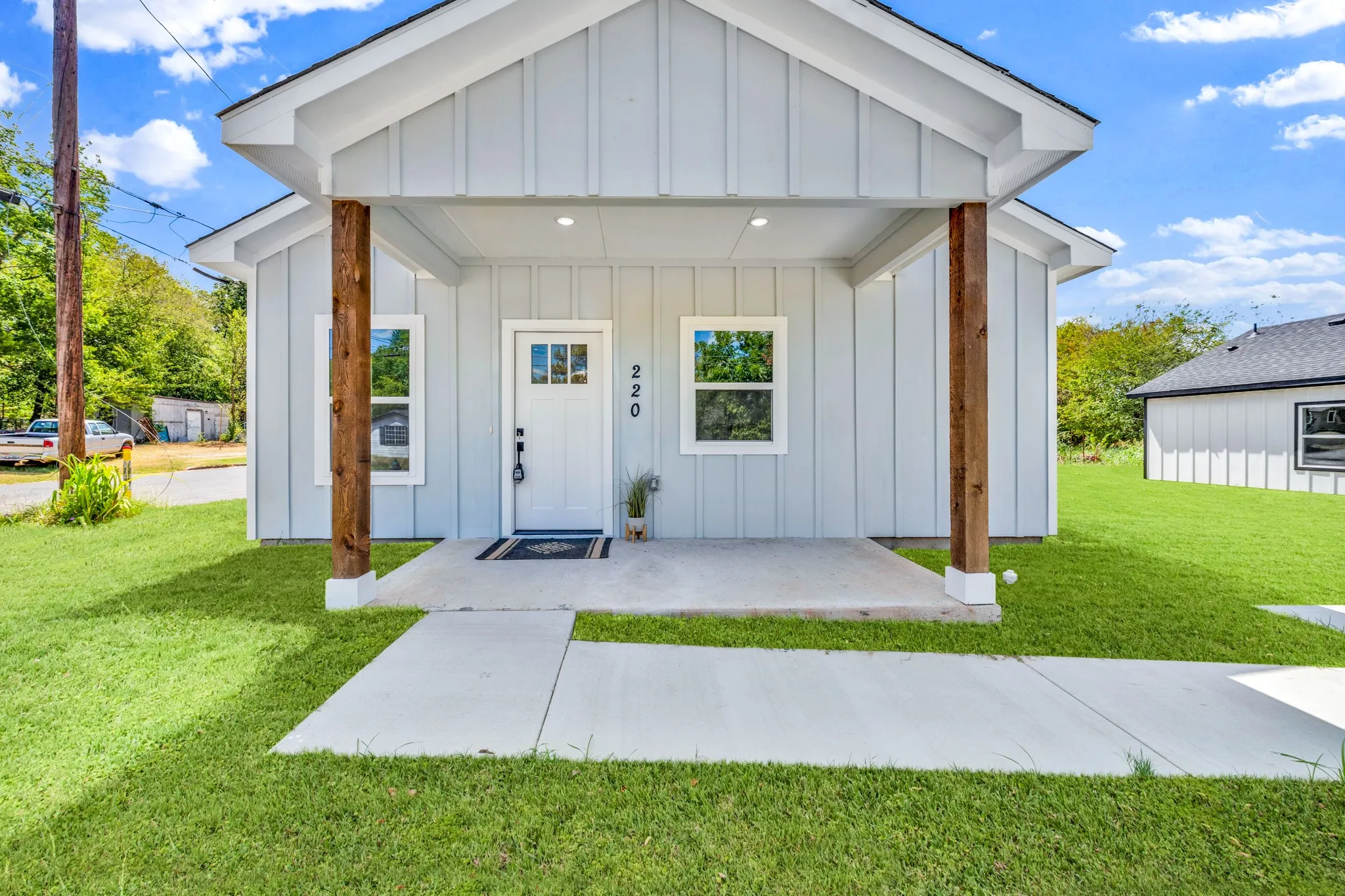 Single Family Residence For Sale in Hopkins County , 220 Calvert Street, Sulphur Springs, Texas 75482, 2 Bedroom, 2 Bathroom, Garage spaces, 862 Sqft, built in 2026, mls#21377690, Real Estate Agent in Sulphur Springs, Homes For Sale in Hopkins county, Homes For Sale in Sulphur Springs, Realtor in Sulphur Springs Texas, Real Estate Brokerage Independent Realty Texas, Luminita Cordes Realtor