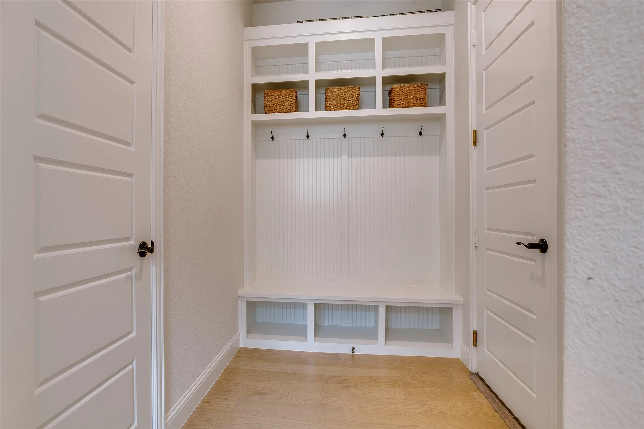 Single Family Residence For Sale in Tarrant County , 1332 Island Vista Drive, Arlington, Texas 76005, 5 Bedroom, 6 Bathroom, 3 Garage spaces, 4,565 Sqft, built in 2021, mls#21374197, Real Estate Agent in Arlington, Homes For Sale in Tarrant county, Homes For Sale in Arlington, Realtor in Arlington Texas, Real Estate Brokerage Independent Realty Texas, Luminita Cordes Realtor