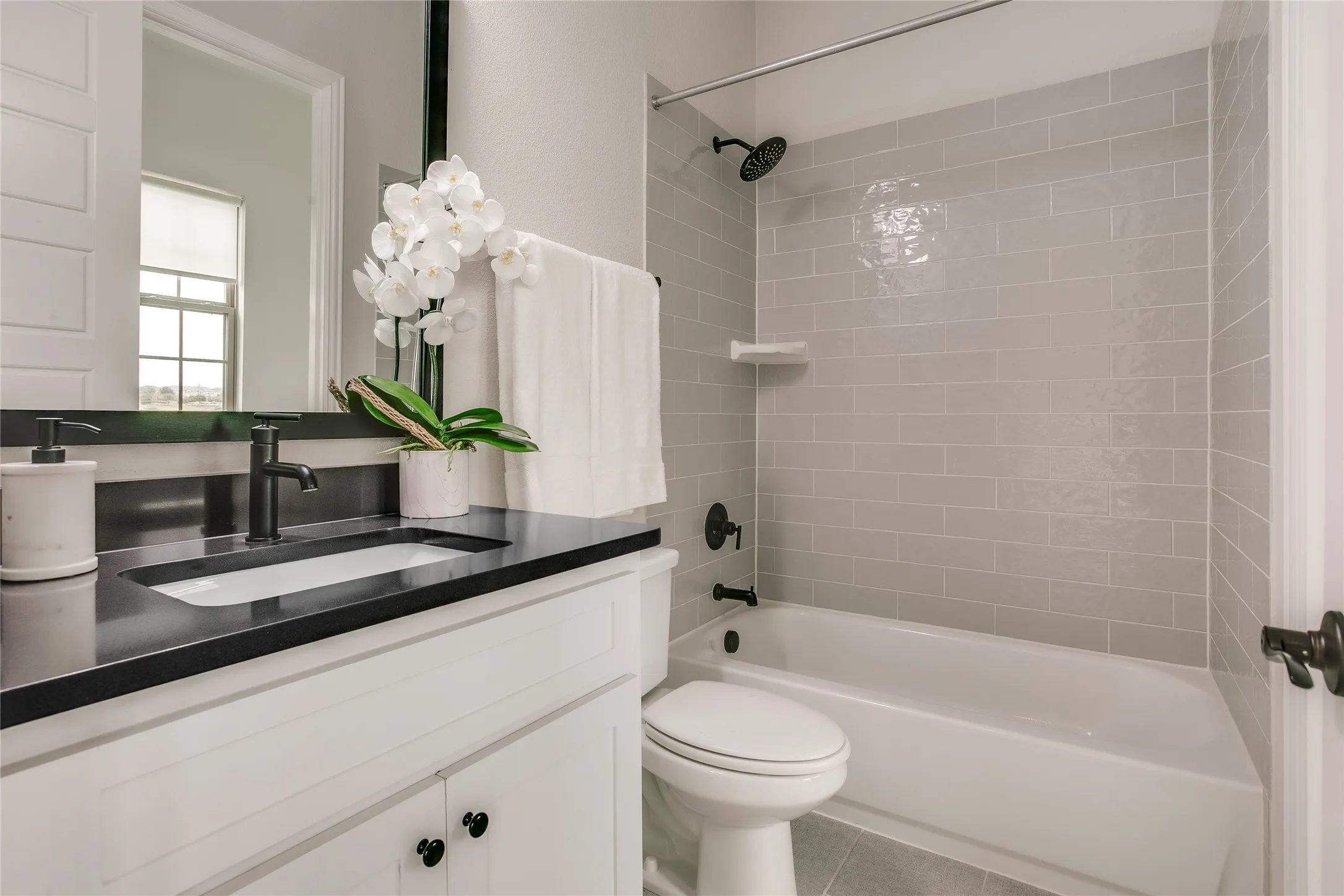 Single Family Residence For Sale in Tarrant County , 1332 Island Vista Drive, Arlington, Texas 76005, 5 Bedroom, 6 Bathroom, 3 Garage spaces, 4,565 Sqft, built in 2021, mls#21374197, Real Estate Agent in Arlington, Homes For Sale in Tarrant county, Homes For Sale in Arlington, Realtor in Arlington Texas, Real Estate Brokerage Independent Realty Texas, Luminita Cordes Realtor