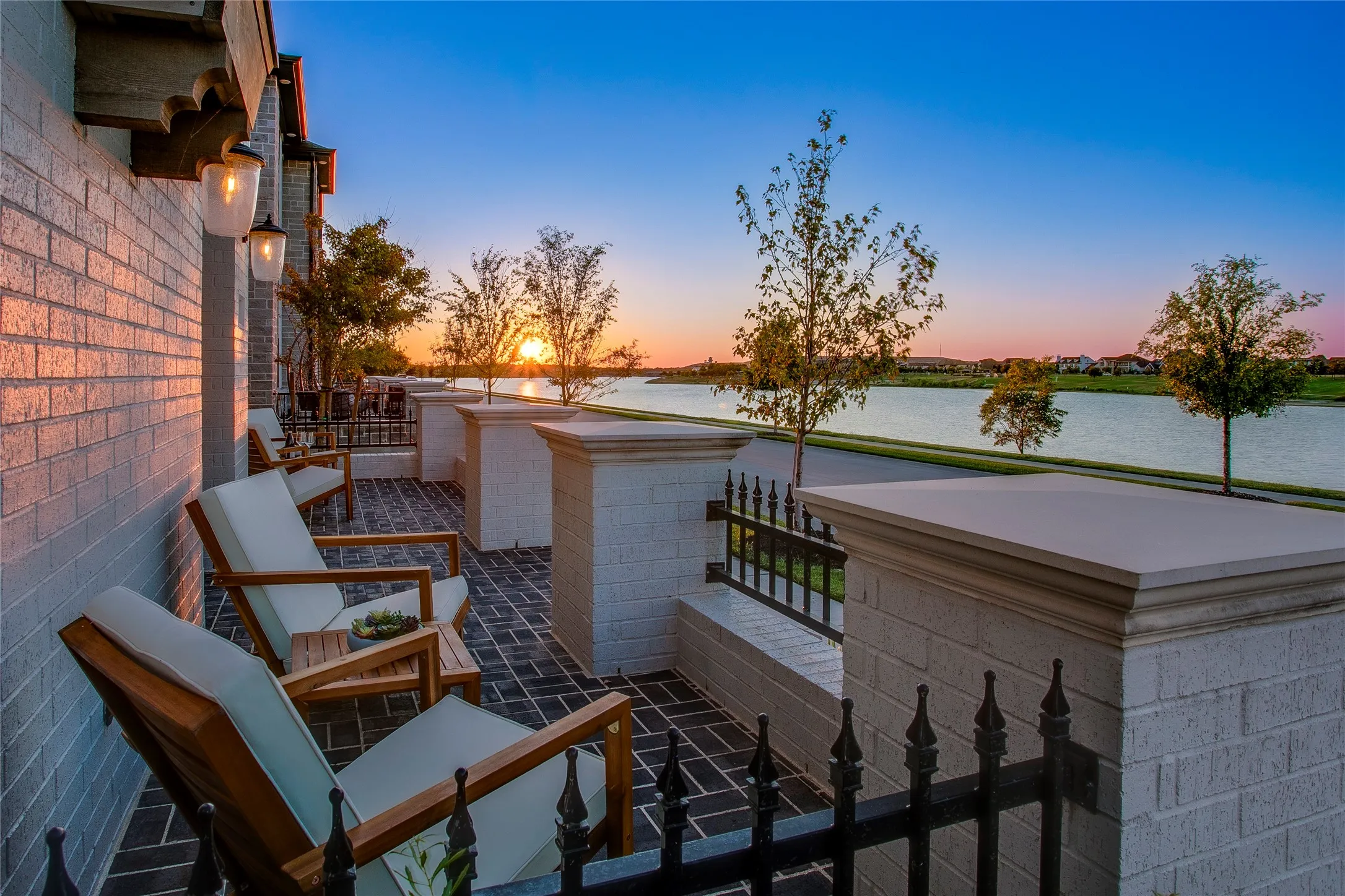 Single Family Residence For Sale in Tarrant County , 1332 Island Vista Drive, Arlington, Texas 76005, 5 Bedroom, 6 Bathroom, 3 Garage spaces, 4,565 Sqft, built in 2021, mls#21374197, Real Estate Agent in Arlington, Homes For Sale in Tarrant county, Homes For Sale in Arlington, Realtor in Arlington Texas, Real Estate Brokerage Independent Realty Texas, Luminita Cordes Realtor