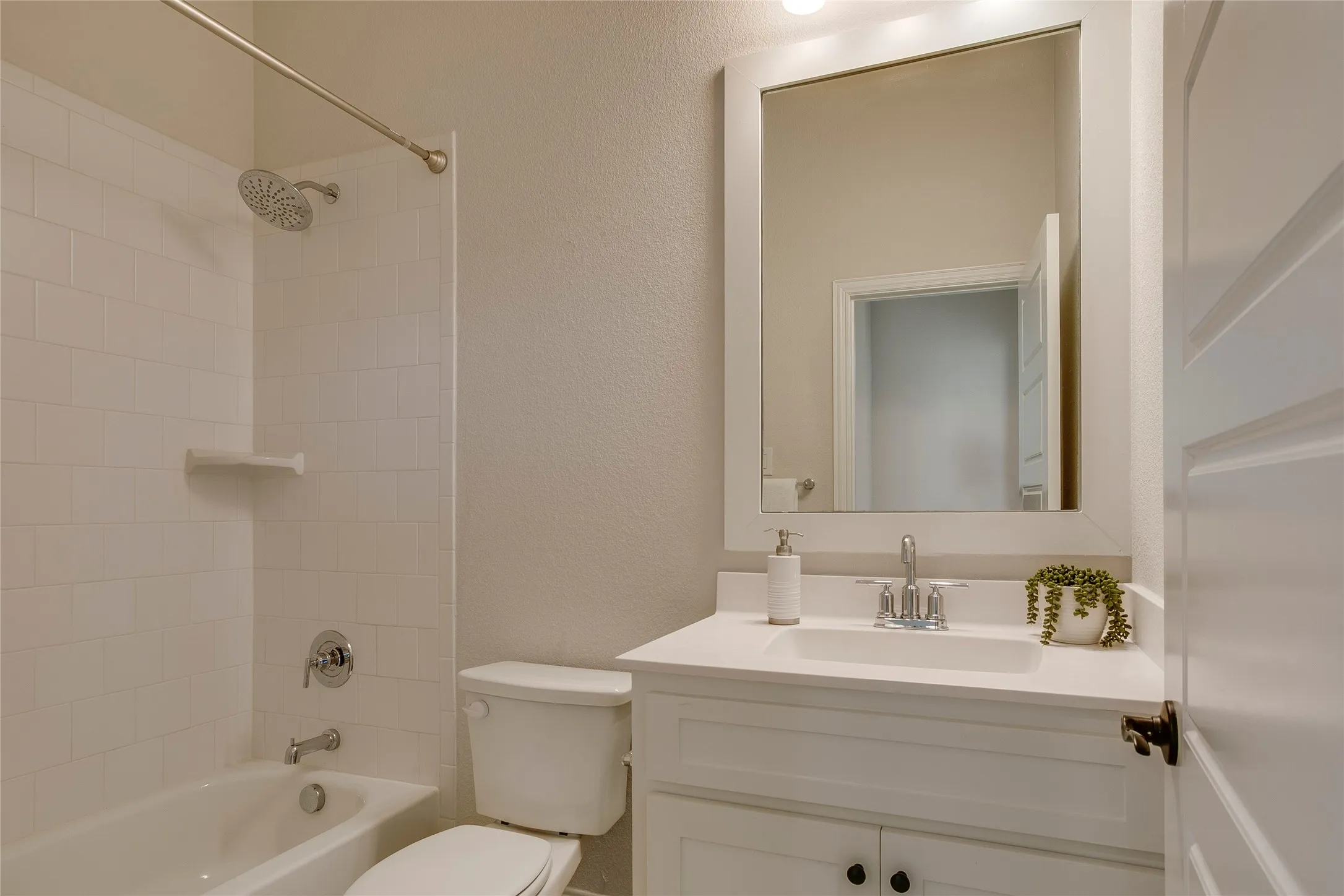Single Family Residence For Sale in Tarrant County , 1332 Island Vista Drive, Arlington, Texas 76005, 5 Bedroom, 6 Bathroom, 3 Garage spaces, 4,565 Sqft, built in 2021, mls#21374197, Real Estate Agent in Arlington, Homes For Sale in Tarrant county, Homes For Sale in Arlington, Realtor in Arlington Texas, Real Estate Brokerage Independent Realty Texas, Luminita Cordes Realtor