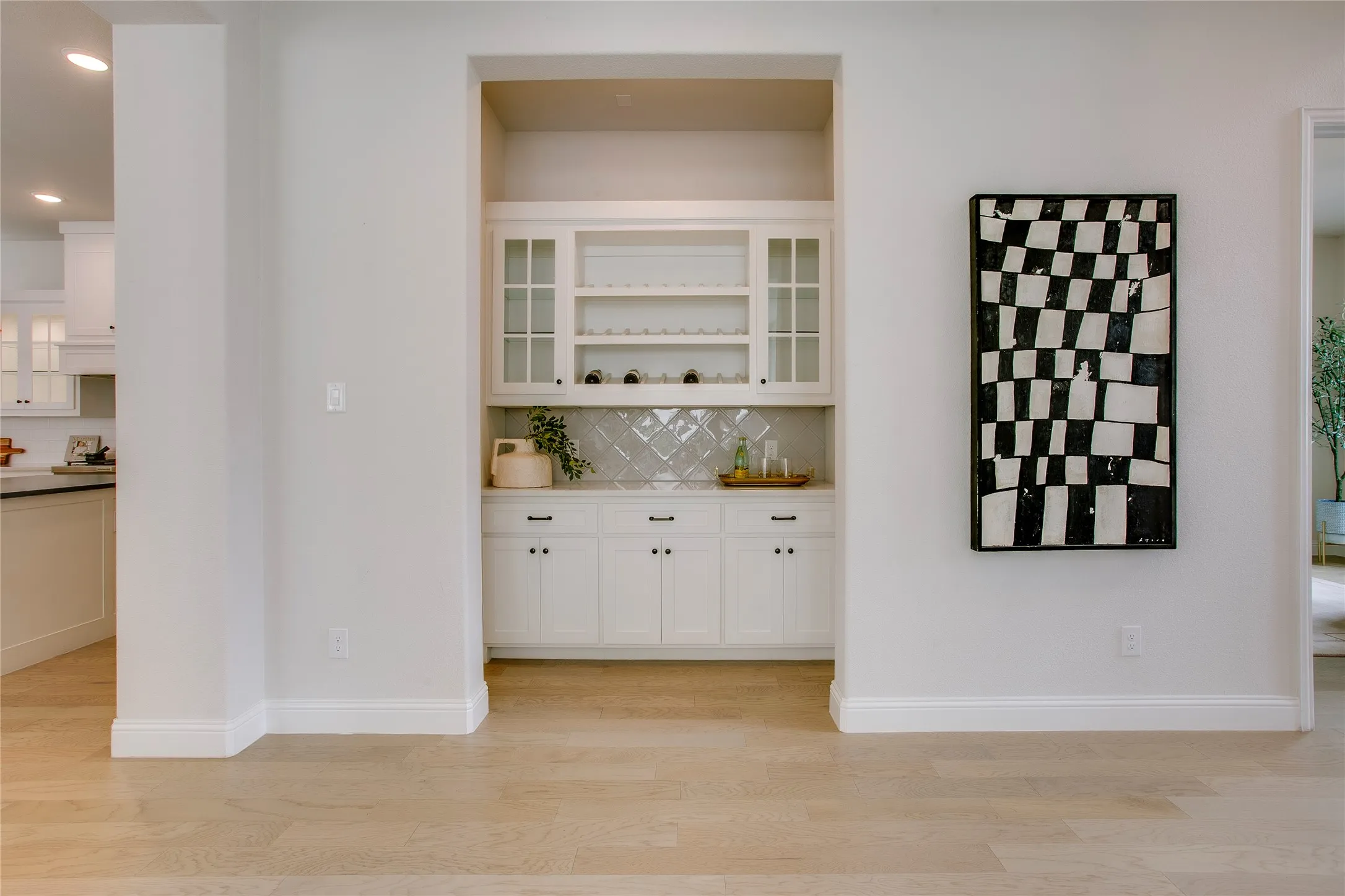 Single Family Residence For Sale in Tarrant County , 1332 Island Vista Drive, Arlington, Texas 76005, 5 Bedroom, 6 Bathroom, 3 Garage spaces, 4,565 Sqft, built in 2021, mls#21374197, Real Estate Agent in Arlington, Homes For Sale in Tarrant county, Homes For Sale in Arlington, Realtor in Arlington Texas, Real Estate Brokerage Independent Realty Texas, Luminita Cordes Realtor