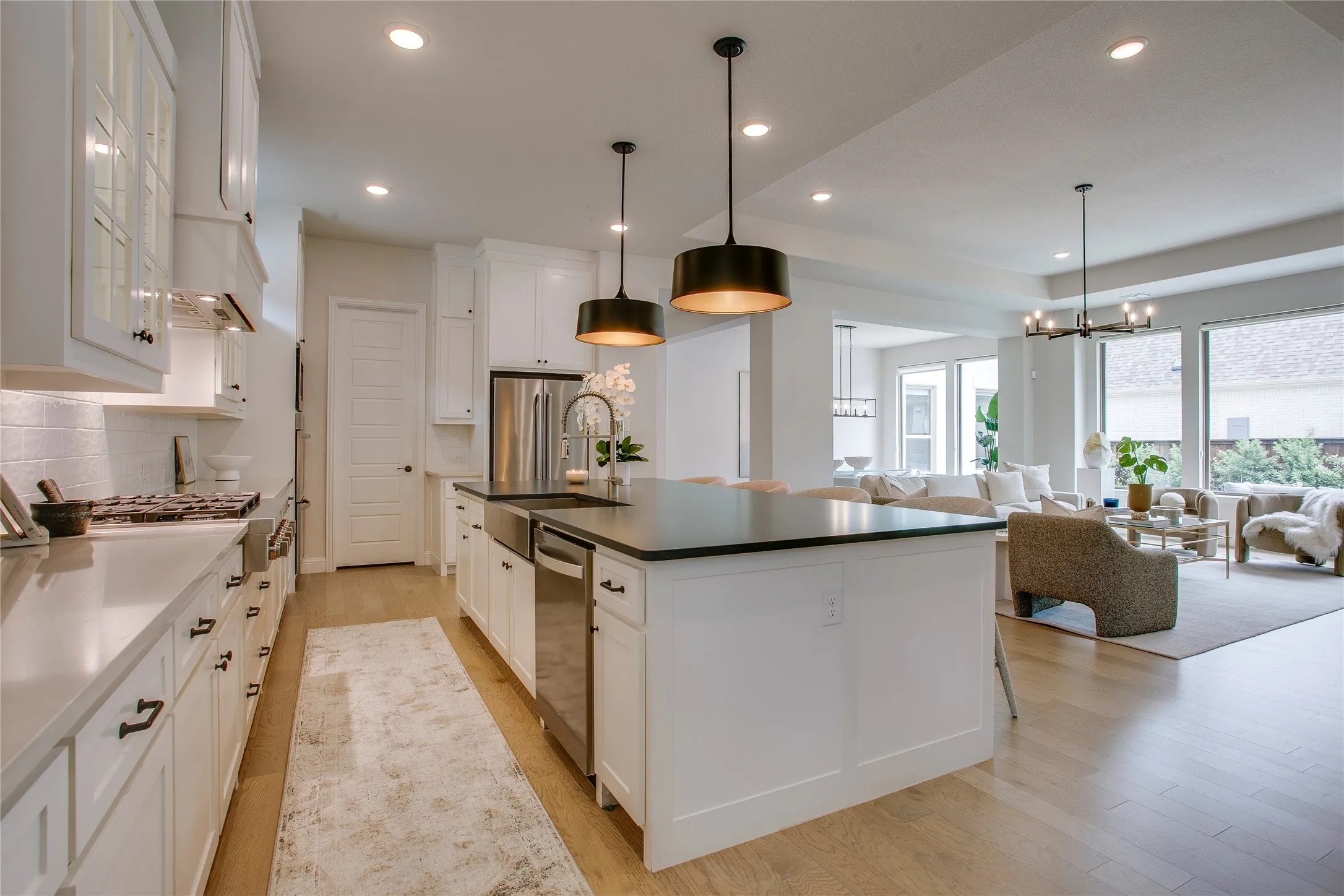 Single Family Residence For Sale in Tarrant County , 1332 Island Vista Drive, Arlington, Texas 76005, 5 Bedroom, 6 Bathroom, 3 Garage spaces, 4,565 Sqft, built in 2021, mls#21374197, Real Estate Agent in Arlington, Homes For Sale in Tarrant county, Homes For Sale in Arlington, Realtor in Arlington Texas, Real Estate Brokerage Independent Realty Texas, Luminita Cordes Realtor