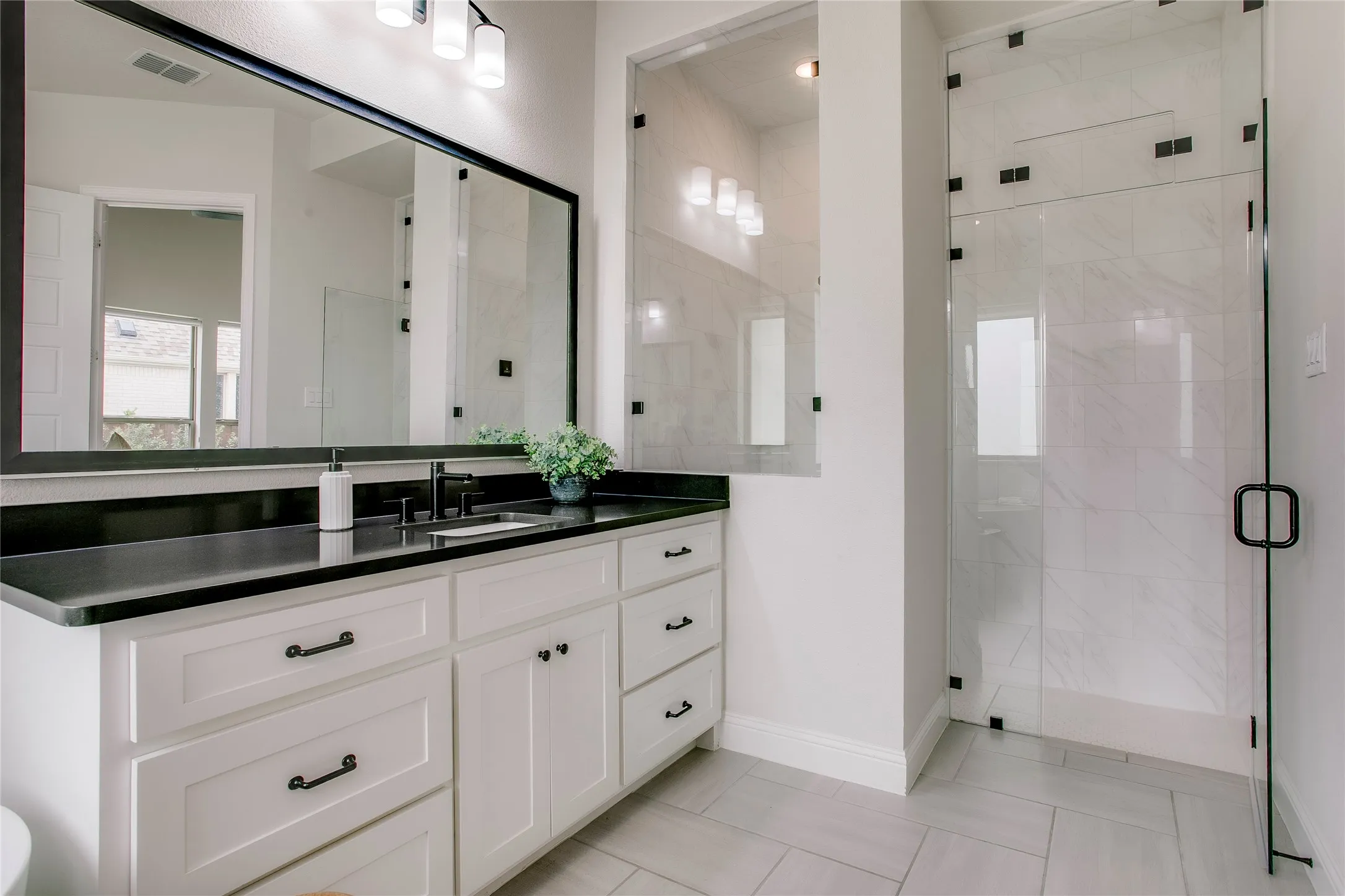 Single Family Residence For Sale in Tarrant County , 1332 Island Vista Drive, Arlington, Texas 76005, 5 Bedroom, 6 Bathroom, 3 Garage spaces, 4,565 Sqft, built in 2021, mls#21374197, Real Estate Agent in Arlington, Homes For Sale in Tarrant county, Homes For Sale in Arlington, Realtor in Arlington Texas, Real Estate Brokerage Independent Realty Texas, Luminita Cordes Realtor