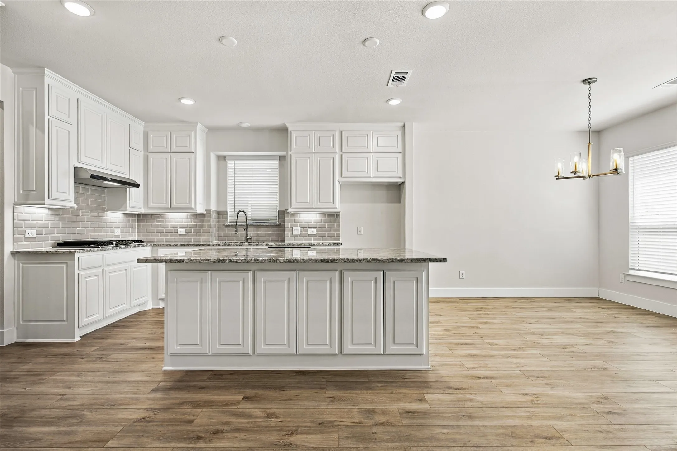 Eat in kitchen