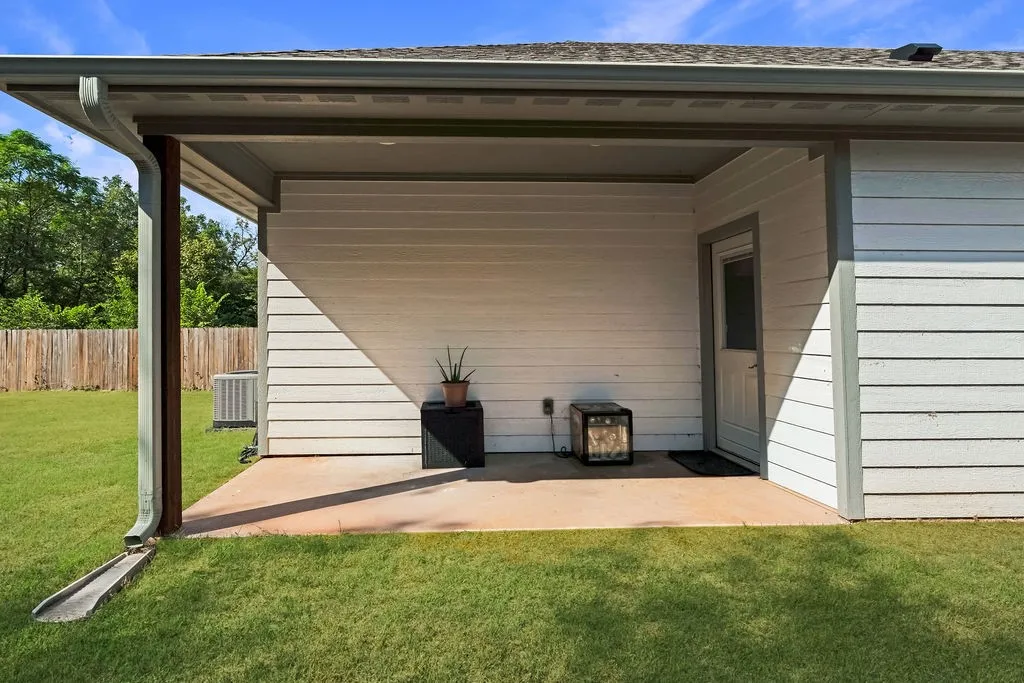 Single Family Residence For Sale in Smith County , 204 Bradford Avenue, Arp, Texas 75750, 2 Bedroom, 2 Bathroom, Garage spaces, 1,012 Sqft, built in 2024, mls#21380474, Real Estate Agent in Arp, Homes For Sale in Smith county, Homes For Sale in Arp, Realtor in Arp Texas, Real Estate Brokerage Independent Realty Texas, Luminita Cordes Realtor
