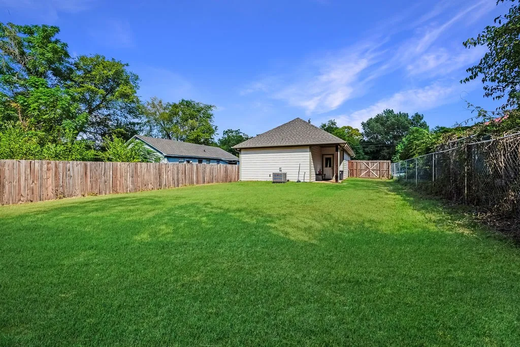 Single Family Residence For Sale in Smith County , 204 Bradford Avenue, Arp, Texas 75750, 2 Bedroom, 2 Bathroom, Garage spaces, 1,012 Sqft, built in 2024, mls#21380474, Real Estate Agent in Arp, Homes For Sale in Smith county, Homes For Sale in Arp, Realtor in Arp Texas, Real Estate Brokerage Independent Realty Texas, Luminita Cordes Realtor