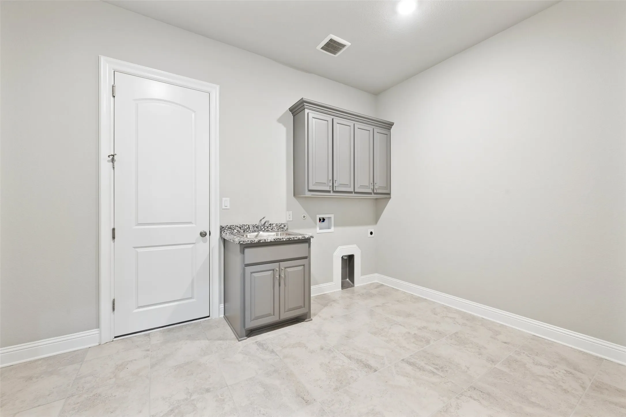 Single Family Residence For Sale in Denton County , 6881 Flatcatcher Drive, Frisco, Texas 75036, 4 Bedroom, 4 Bathroom, 3 Garage spaces, 3,879 Sqft, built in 2019, mls#21380595, Real Estate Agent in Frisco, Homes For Sale in Denton county, Homes For Sale in Frisco, Realtor in Frisco Texas, Real Estate Brokerage Independent Realty Texas, Luminita Cordes Realtor
