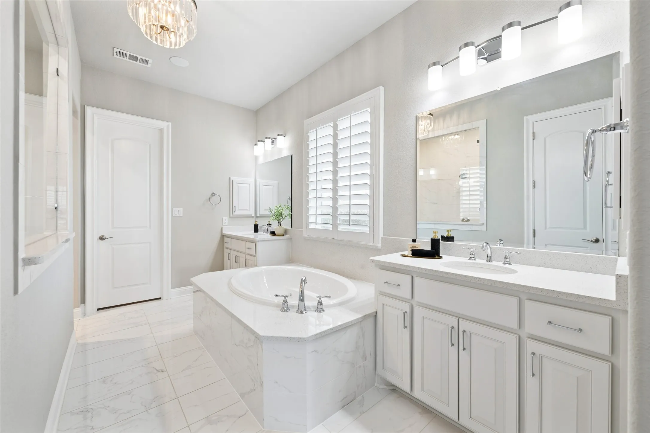 Single Family Residence For Sale in Denton County , 6881 Flatcatcher Drive, Frisco, Texas 75036, 4 Bedroom, 4 Bathroom, 3 Garage spaces, 3,879 Sqft, built in 2019, mls#21380595, Real Estate Agent in Frisco, Homes For Sale in Denton county, Homes For Sale in Frisco, Realtor in Frisco Texas, Real Estate Brokerage Independent Realty Texas, Luminita Cordes Realtor