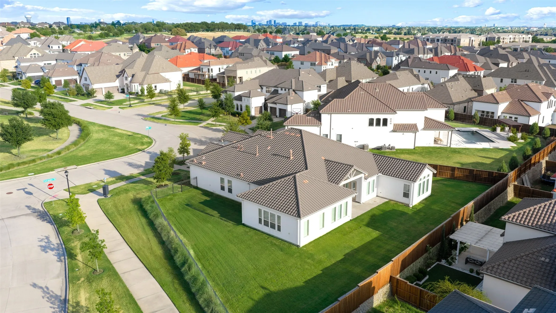 Single Family Residence For Sale in Denton County , 6881 Flatcatcher Drive, Frisco, Texas 75036, 4 Bedroom, 4 Bathroom, 3 Garage spaces, 3,879 Sqft, built in 2019, mls#21380595, Real Estate Agent in Frisco, Homes For Sale in Denton county, Homes For Sale in Frisco, Realtor in Frisco Texas, Real Estate Brokerage Independent Realty Texas, Luminita Cordes Realtor