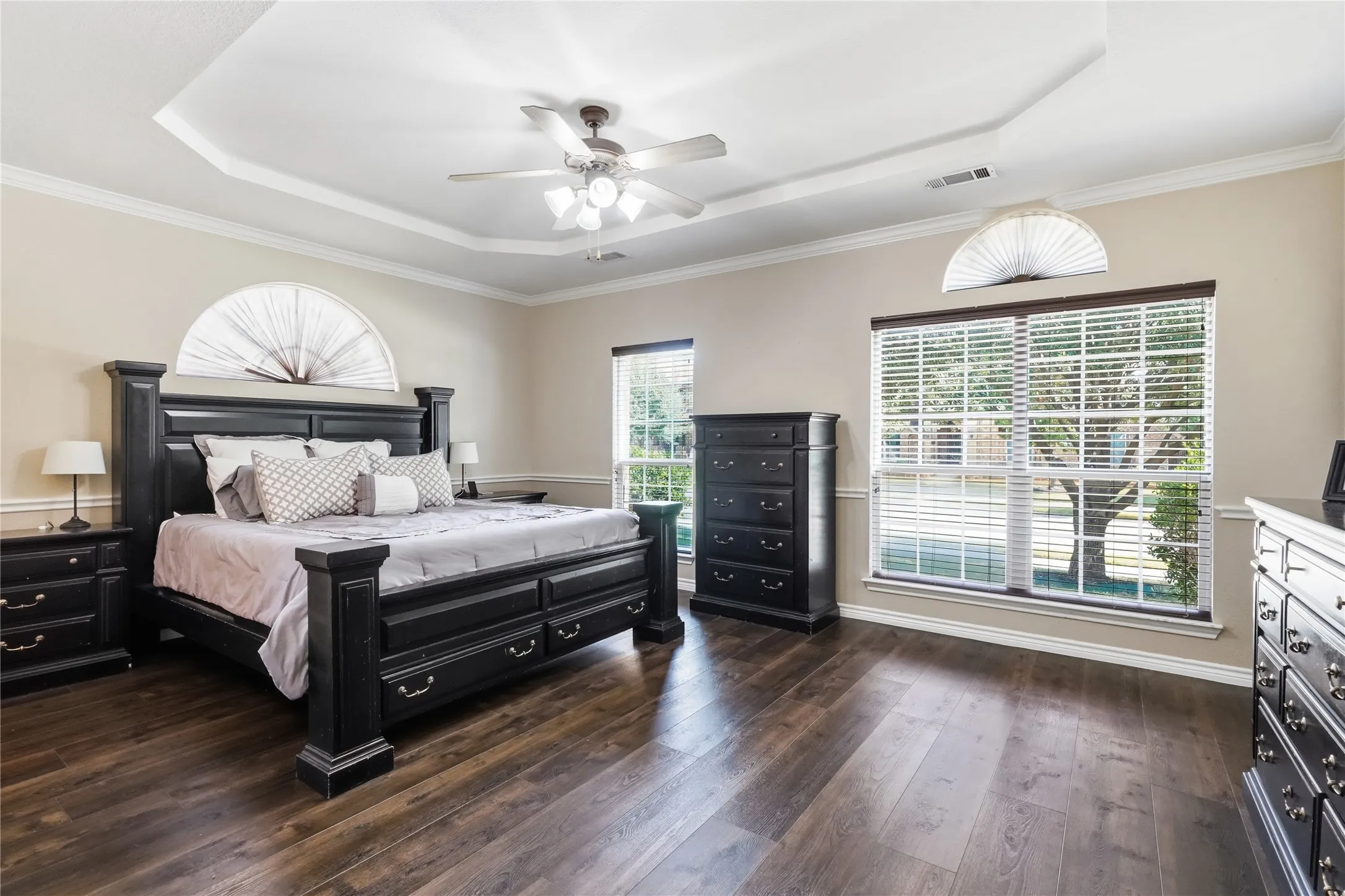 Single Family Residence For Sale in Denton County , 1565 Dutch Hollow Drive, Frisco, Texas 75033, 5 Bedroom, 4 Bathroom, 2 Garage spaces, 3,850 Sqft, built in 2009, mls#21380980, Real Estate Agent in Frisco, Homes For Sale in Denton county, Homes For Sale in Frisco, Realtor in Frisco Texas, Real Estate Brokerage Independent Realty Texas, Luminita Cordes Realtor