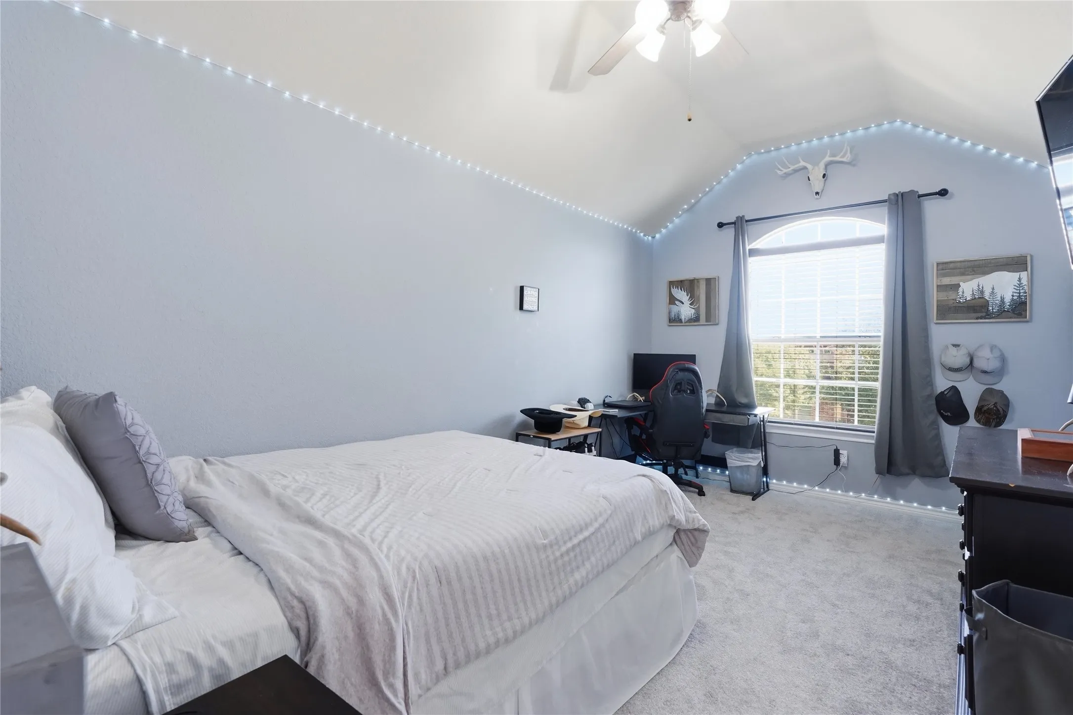 Single Family Residence For Sale in Denton County , 1565 Dutch Hollow Drive, Frisco, Texas 75033, 5 Bedroom, 4 Bathroom, 2 Garage spaces, 3,850 Sqft, built in 2009, mls#21380980, Real Estate Agent in Frisco, Homes For Sale in Denton county, Homes For Sale in Frisco, Realtor in Frisco Texas, Real Estate Brokerage Independent Realty Texas, Luminita Cordes Realtor