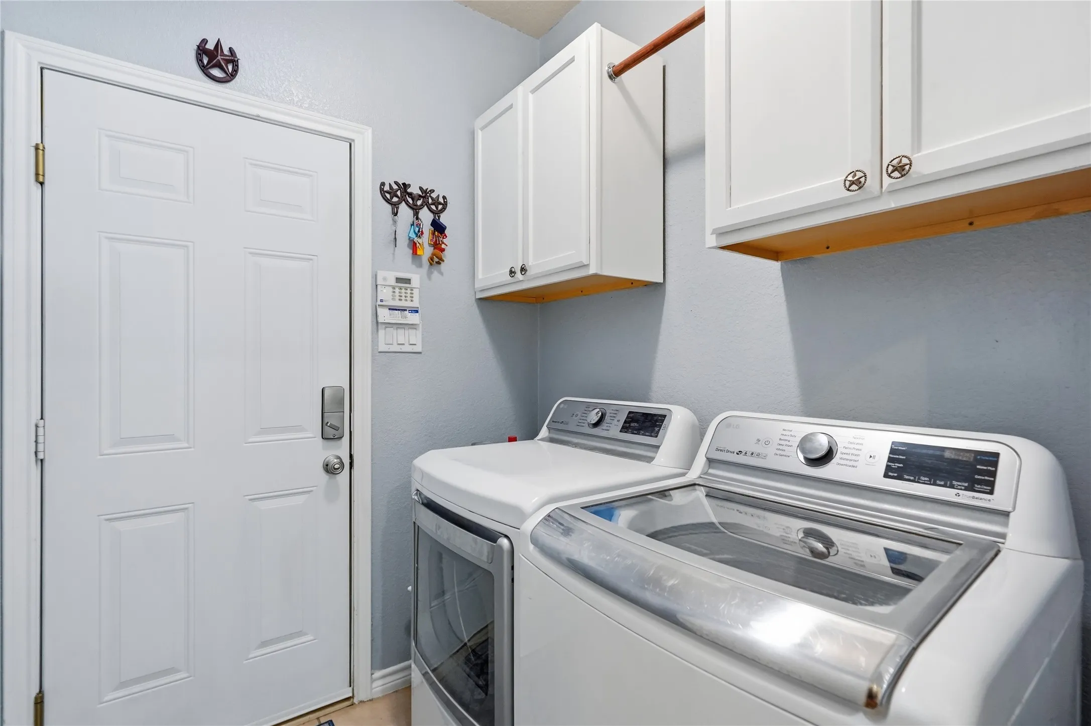 Single Family Residence For Sale in Denton County , 1565 Dutch Hollow Drive, Frisco, Texas 75033, 5 Bedroom, 4 Bathroom, 2 Garage spaces, 3,850 Sqft, built in 2009, mls#21380980, Real Estate Agent in Frisco, Homes For Sale in Denton county, Homes For Sale in Frisco, Realtor in Frisco Texas, Real Estate Brokerage Independent Realty Texas, Luminita Cordes Realtor