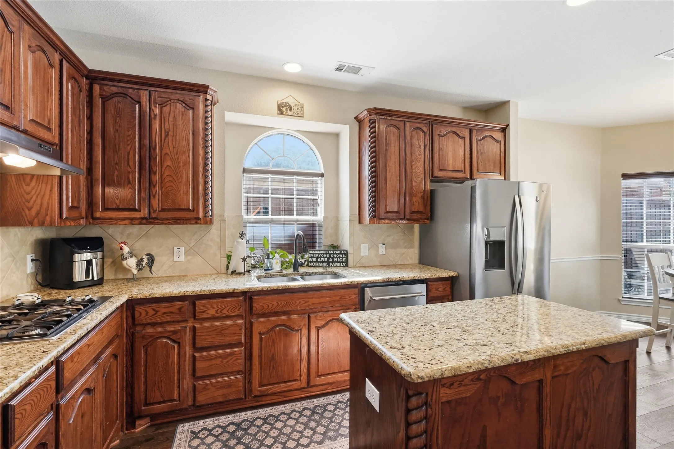 Single Family Residence For Sale in Denton County , 1565 Dutch Hollow Drive, Frisco, Texas 75033, 5 Bedroom, 4 Bathroom, 2 Garage spaces, 3,850 Sqft, built in 2009, mls#21380980, Real Estate Agent in Frisco, Homes For Sale in Denton county, Homes For Sale in Frisco, Realtor in Frisco Texas, Real Estate Brokerage Independent Realty Texas, Luminita Cordes Realtor