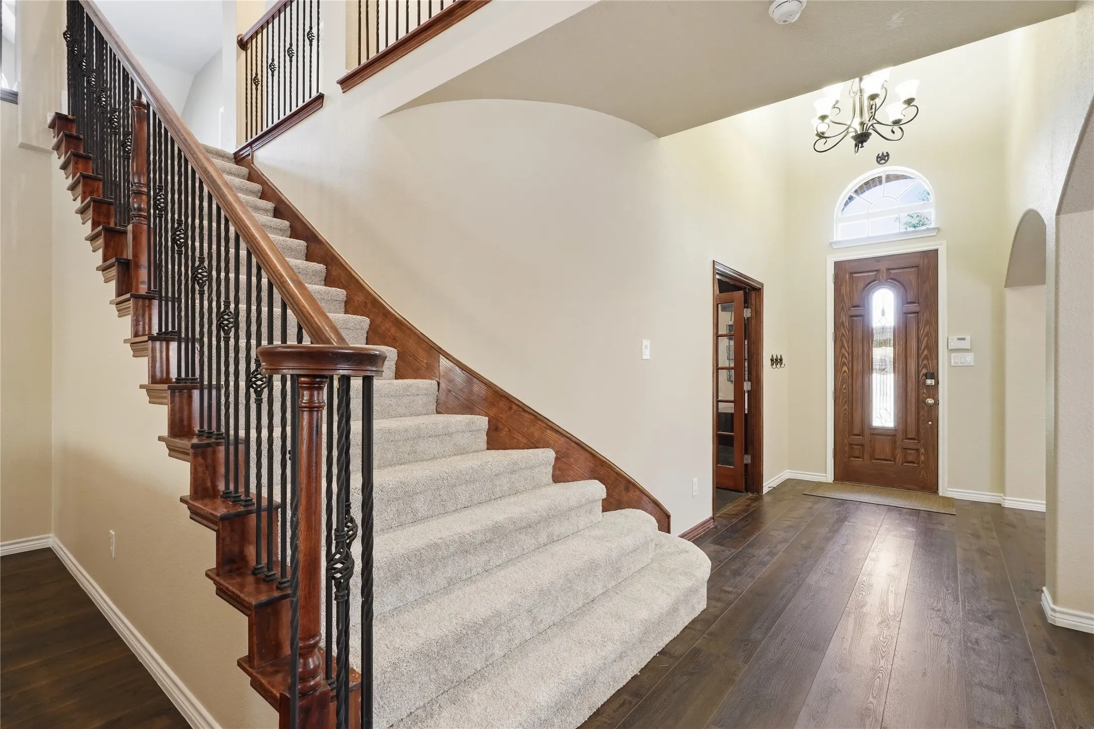 Single Family Residence For Sale in Denton County , 1565 Dutch Hollow Drive, Frisco, Texas 75033, 5 Bedroom, 4 Bathroom, 2 Garage spaces, 3,850 Sqft, built in 2009, mls#21380980, Real Estate Agent in Frisco, Homes For Sale in Denton county, Homes For Sale in Frisco, Realtor in Frisco Texas, Real Estate Brokerage Independent Realty Texas, Luminita Cordes Realtor
