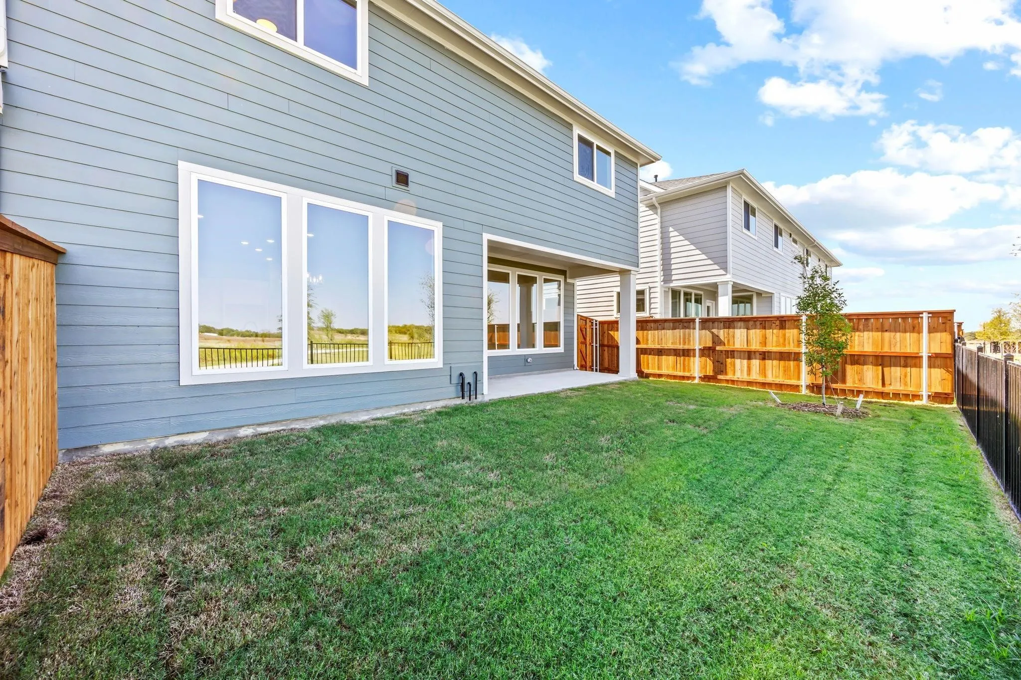 Single Family Residence For Sale in Collin County , 317 Chestnut Street, Celina, Texas 75009, 3 Bedroom, 3 Bathroom, 2 Garage spaces, 2,348 Sqft, built in 2025, mls#21381007, Real Estate Agent in Celina, Homes For Sale in Collin county, Homes For Sale in Celina, Realtor in Celina Texas, Real Estate Brokerage Independent Realty Texas, Luminita Cordes Realtor