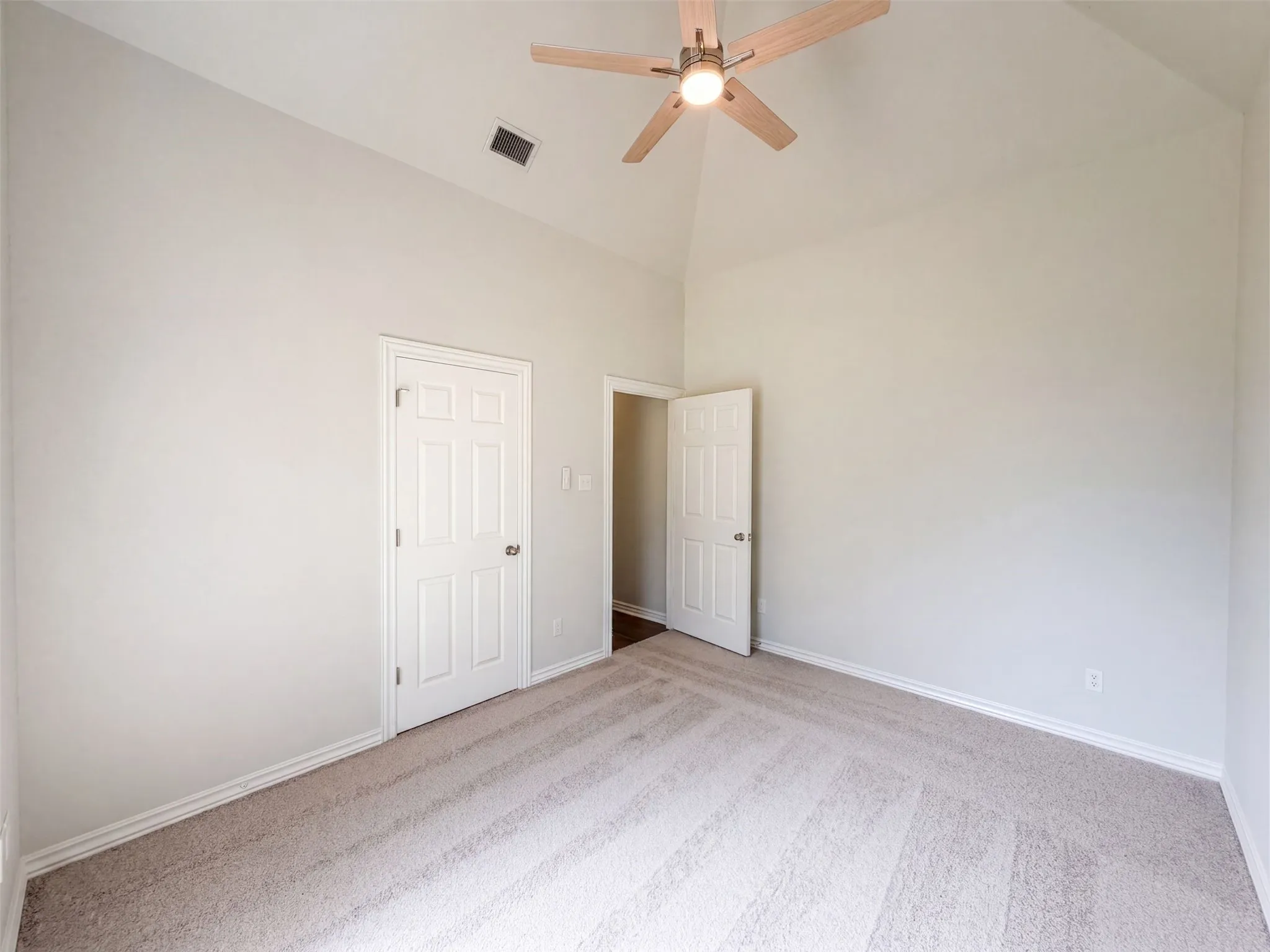 Single Family Residence For Sale in Tarrant County , 1609 Brentwood Trail, Keller, Texas 76248, 4 Bedroom, 3 Bathroom, 3 Garage spaces, 2,841 Sqft, built in 1989, mls#21373855, Real Estate Agent in Keller, Homes For Sale in Tarrant county, Homes For Sale in Keller, Realtor in Keller Texas, Real Estate Brokerage Independent Realty Texas, Luminita Cordes Realtor