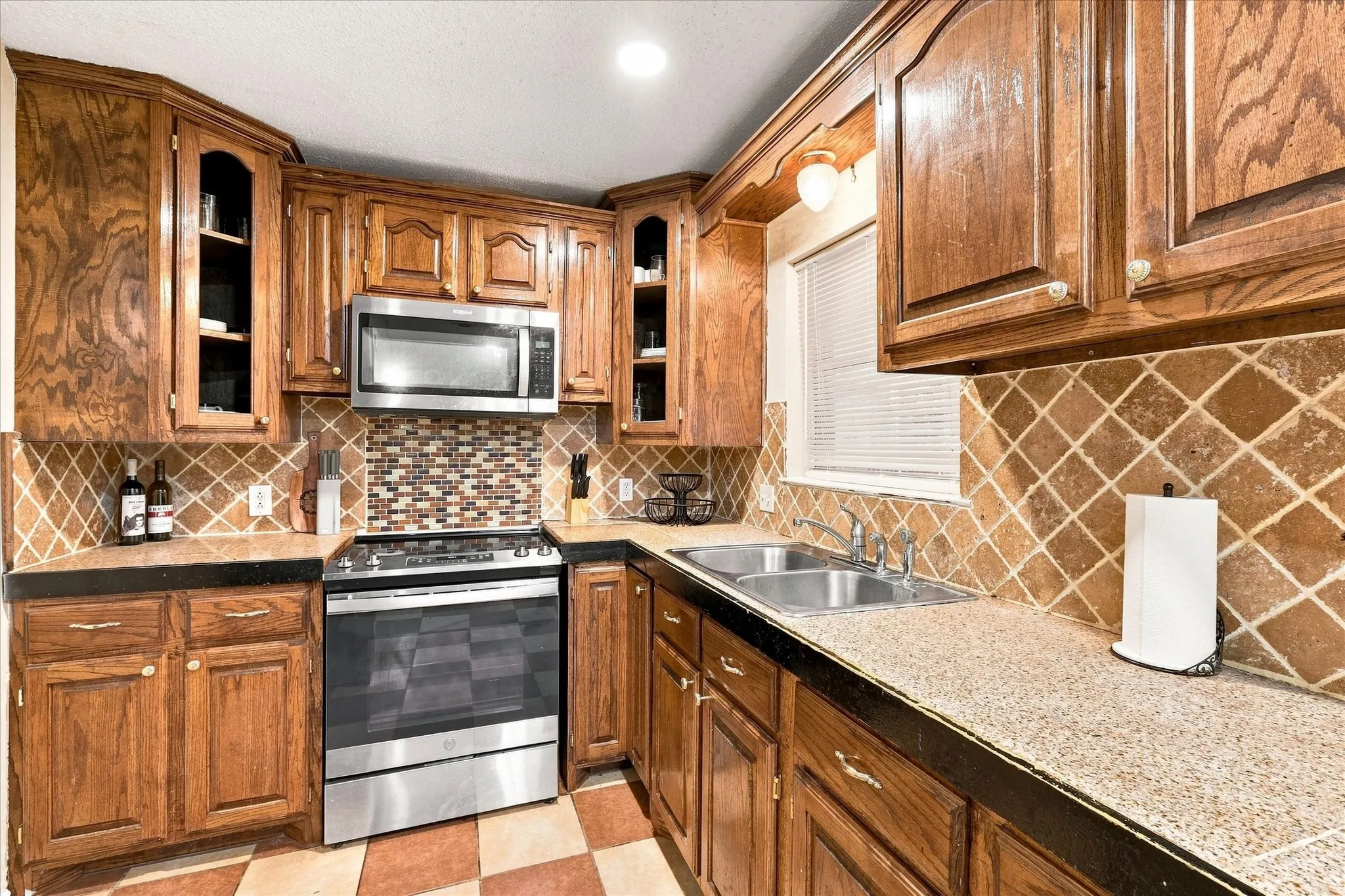 Single Family Residence For Sale in Tarrant County , 1813 Barron Lane, Fort Worth, Texas 76112, 4 Bedroom, 2 Bathroom, 2 Garage spaces, 1,513 Sqft, built in 1962, mls#21375859, Real Estate Agent in Fort Worth, Homes For Sale in Tarrant county, Homes For Sale in Fort Worth, Realtor in Fort Worth Texas, Real Estate Brokerage Independent Realty Texas, Luminita Cordes Realtor