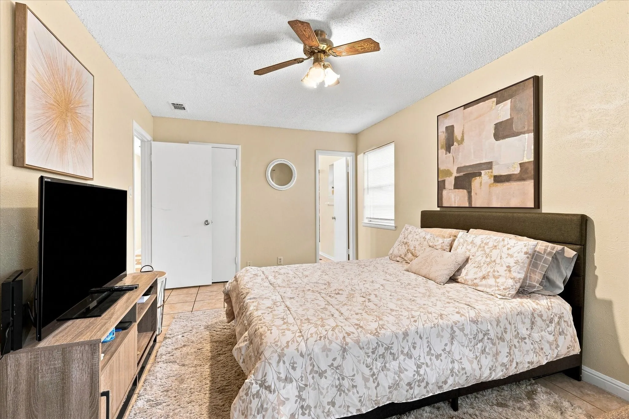 Single Family Residence For Sale in Tarrant County , 1813 Barron Lane, Fort Worth, Texas 76112, 4 Bedroom, 2 Bathroom, 2 Garage spaces, 1,513 Sqft, built in 1962, mls#21375859, Real Estate Agent in Fort Worth, Homes For Sale in Tarrant county, Homes For Sale in Fort Worth, Realtor in Fort Worth Texas, Real Estate Brokerage Independent Realty Texas, Luminita Cordes Realtor