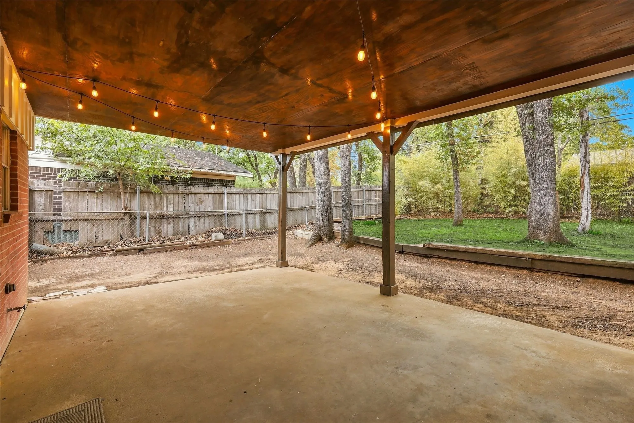 Single Family Residence For Sale in Tarrant County , 1813 Barron Lane, Fort Worth, Texas 76112, 4 Bedroom, 2 Bathroom, 2 Garage spaces, 1,513 Sqft, built in 1962, mls#21375859, Real Estate Agent in Fort Worth, Homes For Sale in Tarrant county, Homes For Sale in Fort Worth, Realtor in Fort Worth Texas, Real Estate Brokerage Independent Realty Texas, Luminita Cordes Realtor