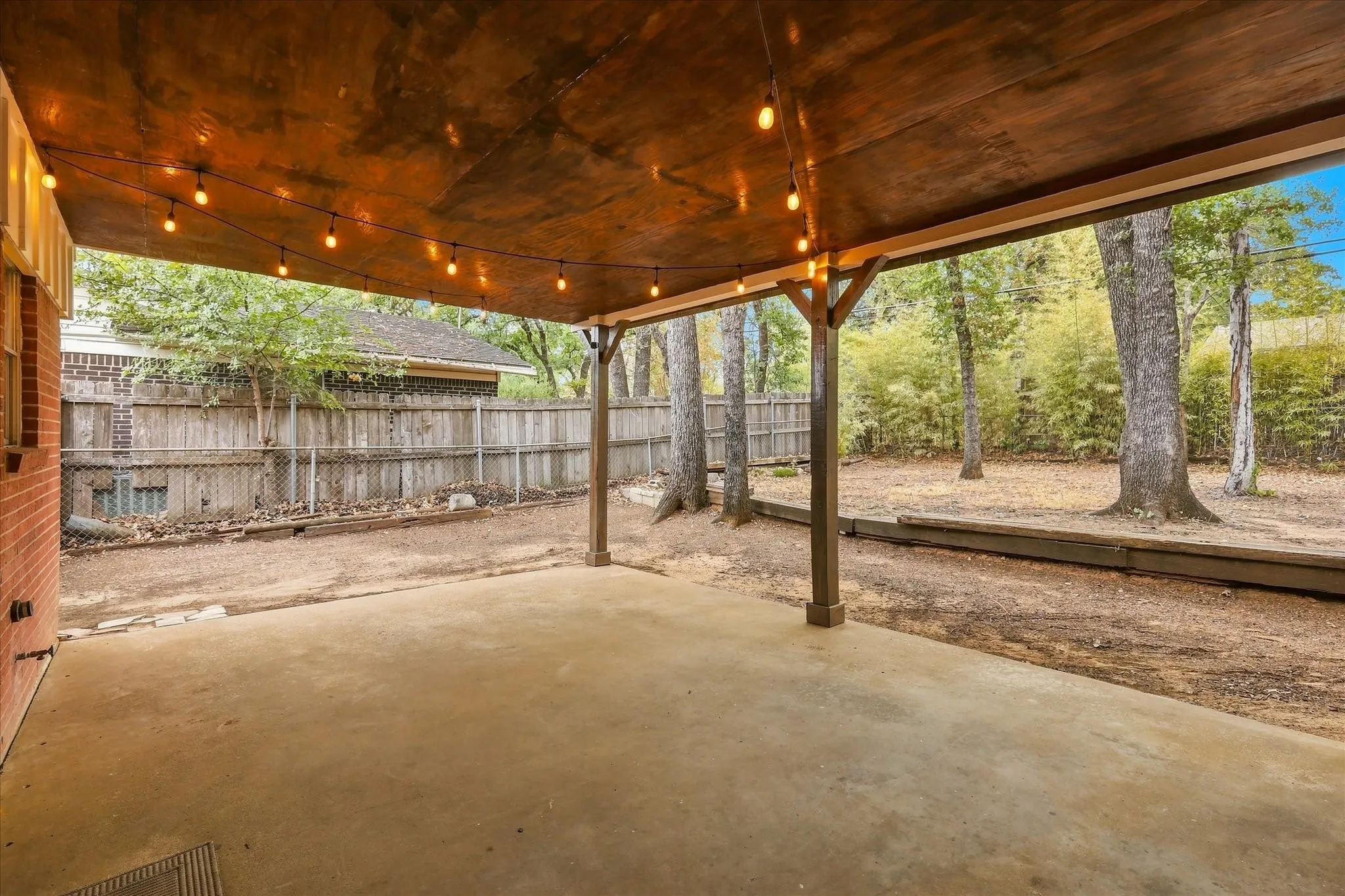 Single Family Residence For Sale in Tarrant County , 1813 Barron Lane, Fort Worth, Texas 76112, 4 Bedroom, 2 Bathroom, 2 Garage spaces, 1,513 Sqft, built in 1962, mls#21375859, Real Estate Agent in Fort Worth, Homes For Sale in Tarrant county, Homes For Sale in Fort Worth, Realtor in Fort Worth Texas, Real Estate Brokerage Independent Realty Texas, Luminita Cordes Realtor