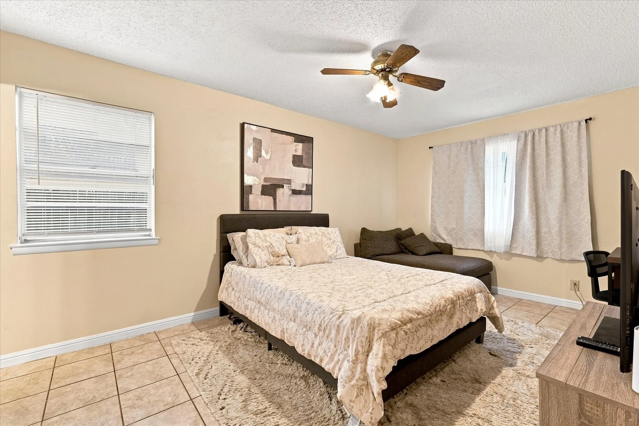 Single Family Residence For Sale in Tarrant County , 1813 Barron Lane, Fort Worth, Texas 76112, 4 Bedroom, 2 Bathroom, 2 Garage spaces, 1,513 Sqft, built in 1962, mls#21375859, Real Estate Agent in Fort Worth, Homes For Sale in Tarrant county, Homes For Sale in Fort Worth, Realtor in Fort Worth Texas, Real Estate Brokerage Independent Realty Texas, Luminita Cordes Realtor