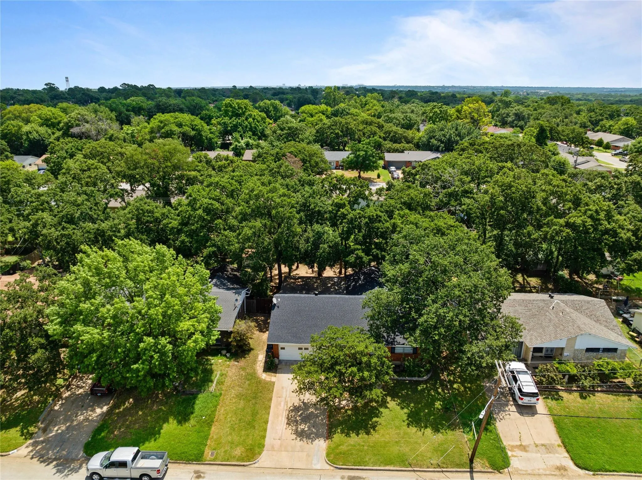 Single Family Residence For Sale in Tarrant County , 1813 Barron Lane, Fort Worth, Texas 76112, 4 Bedroom, 2 Bathroom, 2 Garage spaces, 1,513 Sqft, built in 1962, mls#21375859, Real Estate Agent in Fort Worth, Homes For Sale in Tarrant county, Homes For Sale in Fort Worth, Realtor in Fort Worth Texas, Real Estate Brokerage Independent Realty Texas, Luminita Cordes Realtor
