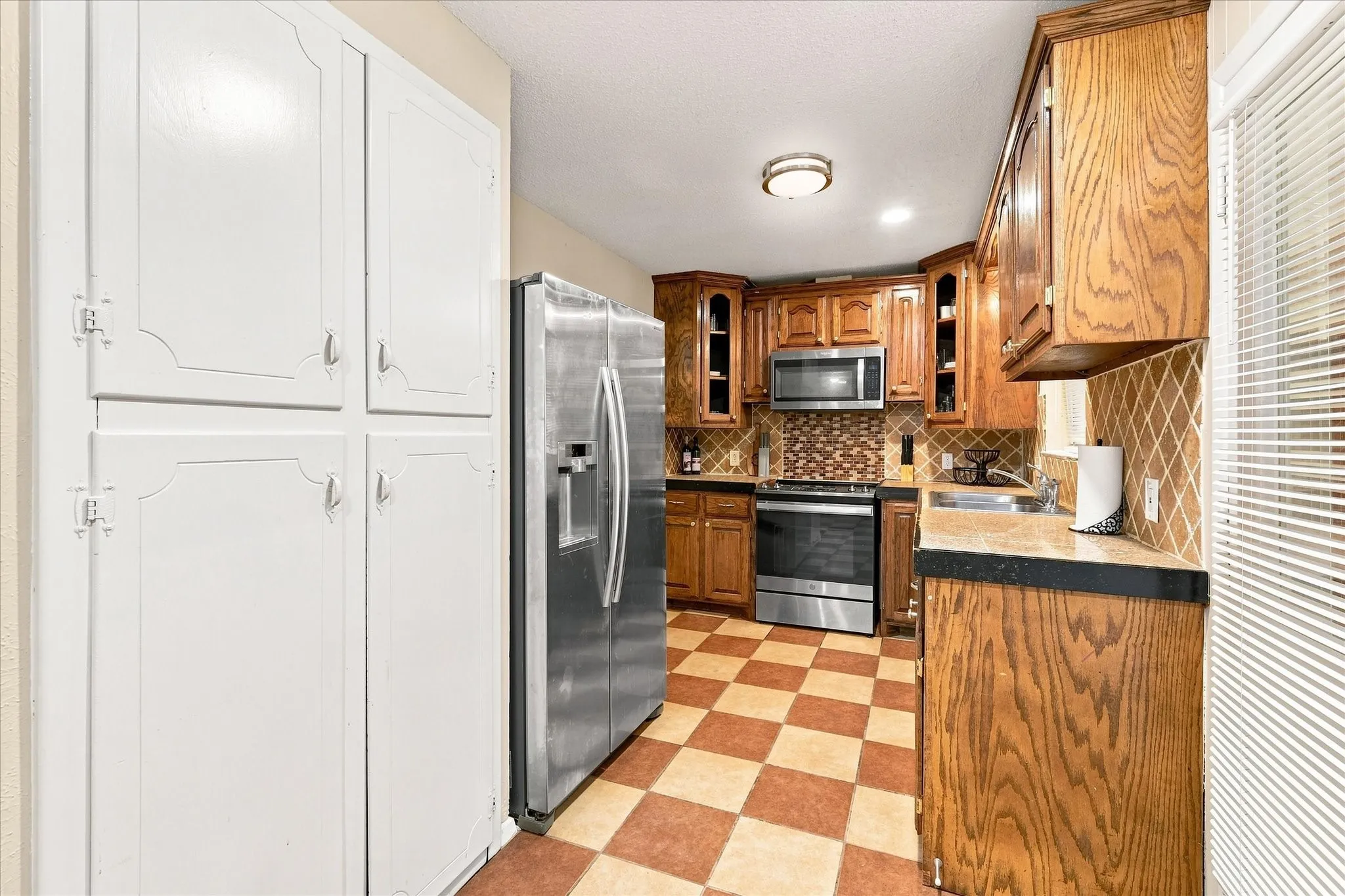 Single Family Residence For Sale in Tarrant County , 1813 Barron Lane, Fort Worth, Texas 76112, 4 Bedroom, 2 Bathroom, 2 Garage spaces, 1,513 Sqft, built in 1962, mls#21375859, Real Estate Agent in Fort Worth, Homes For Sale in Tarrant county, Homes For Sale in Fort Worth, Realtor in Fort Worth Texas, Real Estate Brokerage Independent Realty Texas, Luminita Cordes Realtor