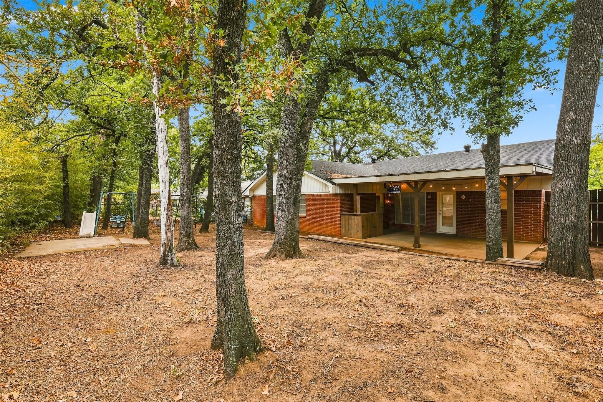Single Family Residence For Sale in Tarrant County , 1813 Barron Lane, Fort Worth, Texas 76112, 4 Bedroom, 2 Bathroom, 2 Garage spaces, 1,513 Sqft, built in 1962, mls#21375859, Real Estate Agent in Fort Worth, Homes For Sale in Tarrant county, Homes For Sale in Fort Worth, Realtor in Fort Worth Texas, Real Estate Brokerage Independent Realty Texas, Luminita Cordes Realtor