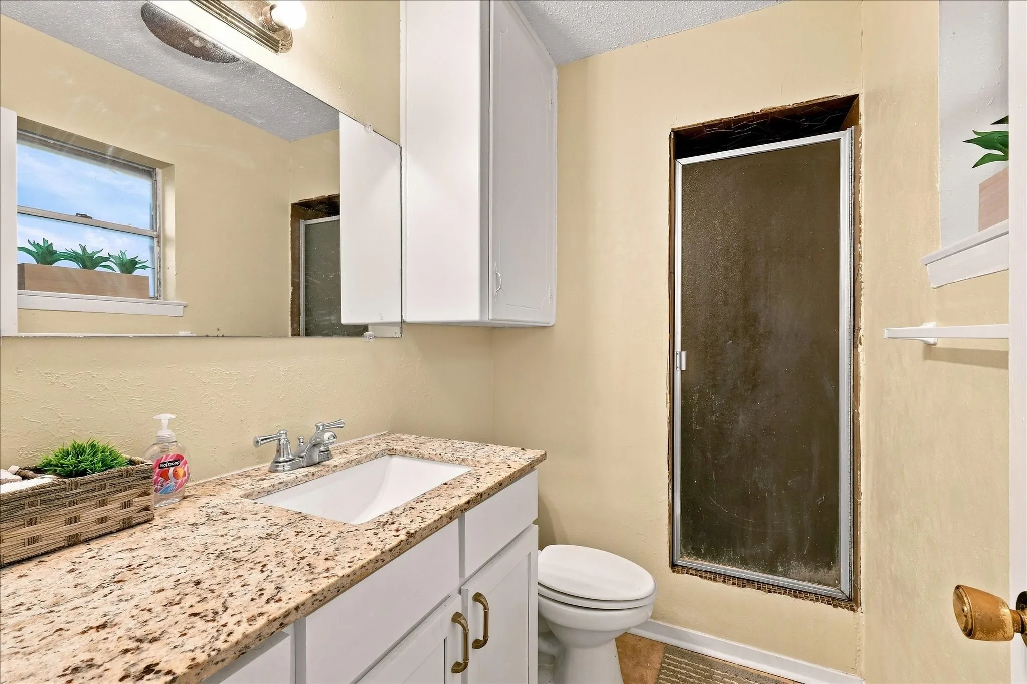 Single Family Residence For Sale in Tarrant County , 1813 Barron Lane, Fort Worth, Texas 76112, 4 Bedroom, 2 Bathroom, 2 Garage spaces, 1,513 Sqft, built in 1962, mls#21375859, Real Estate Agent in Fort Worth, Homes For Sale in Tarrant county, Homes For Sale in Fort Worth, Realtor in Fort Worth Texas, Real Estate Brokerage Independent Realty Texas, Luminita Cordes Realtor