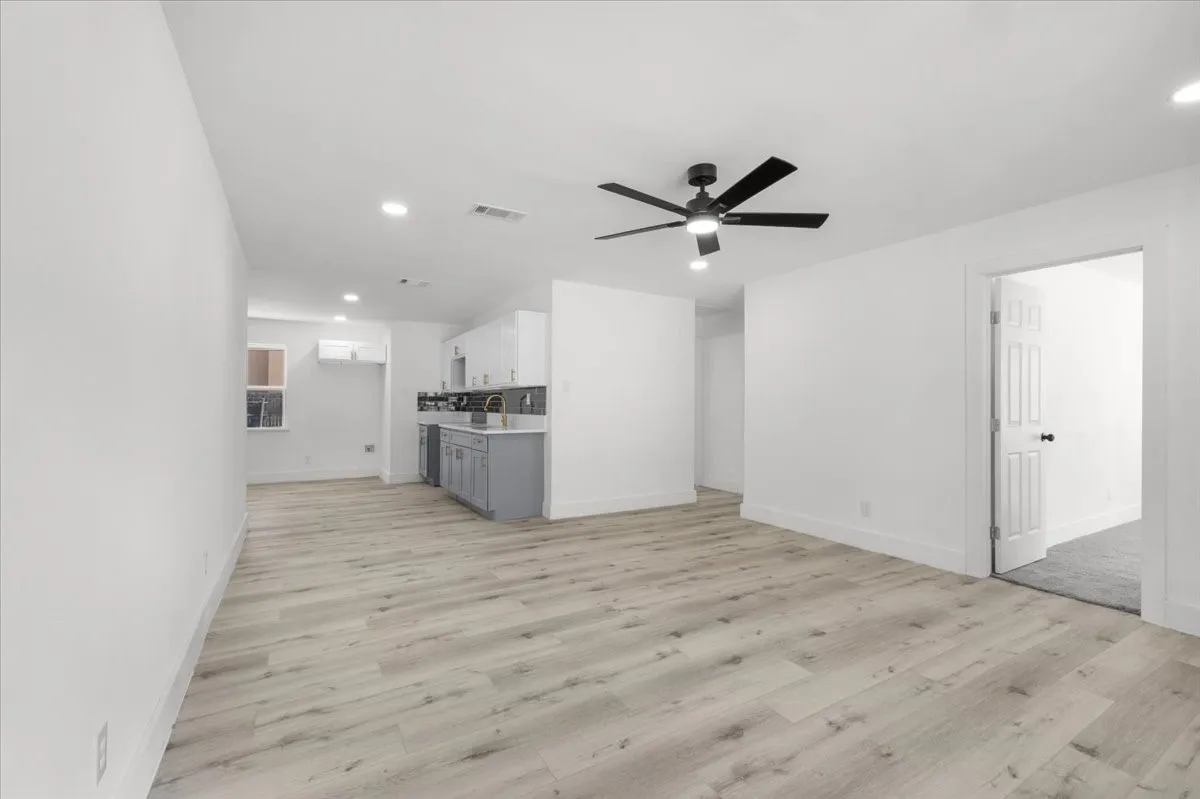 Single Family Residence For Sale in Tarrant County , 3725 Raphael Street, Fort Worth, Texas 76119, 3 Bedroom, 2 Bathroom, 2 Garage spaces, 1,378 Sqft, built in 1966, mls#21380708, Real Estate Agent in Fort Worth, Homes For Sale in Tarrant county, Homes For Sale in Fort Worth, Realtor in Fort Worth Texas, Real Estate Brokerage Independent Realty Texas, Luminita Cordes Realtor
