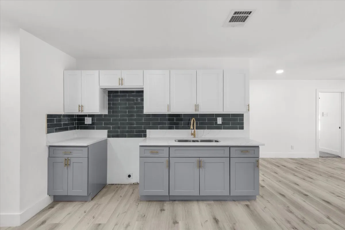 Single Family Residence For Sale in Tarrant County , 3725 Raphael Street, Fort Worth, Texas 76119, 3 Bedroom, 2 Bathroom, 2 Garage spaces, 1,378 Sqft, built in 1966, mls#21380708, Real Estate Agent in Fort Worth, Homes For Sale in Tarrant county, Homes For Sale in Fort Worth, Realtor in Fort Worth Texas, Real Estate Brokerage Independent Realty Texas, Luminita Cordes Realtor
