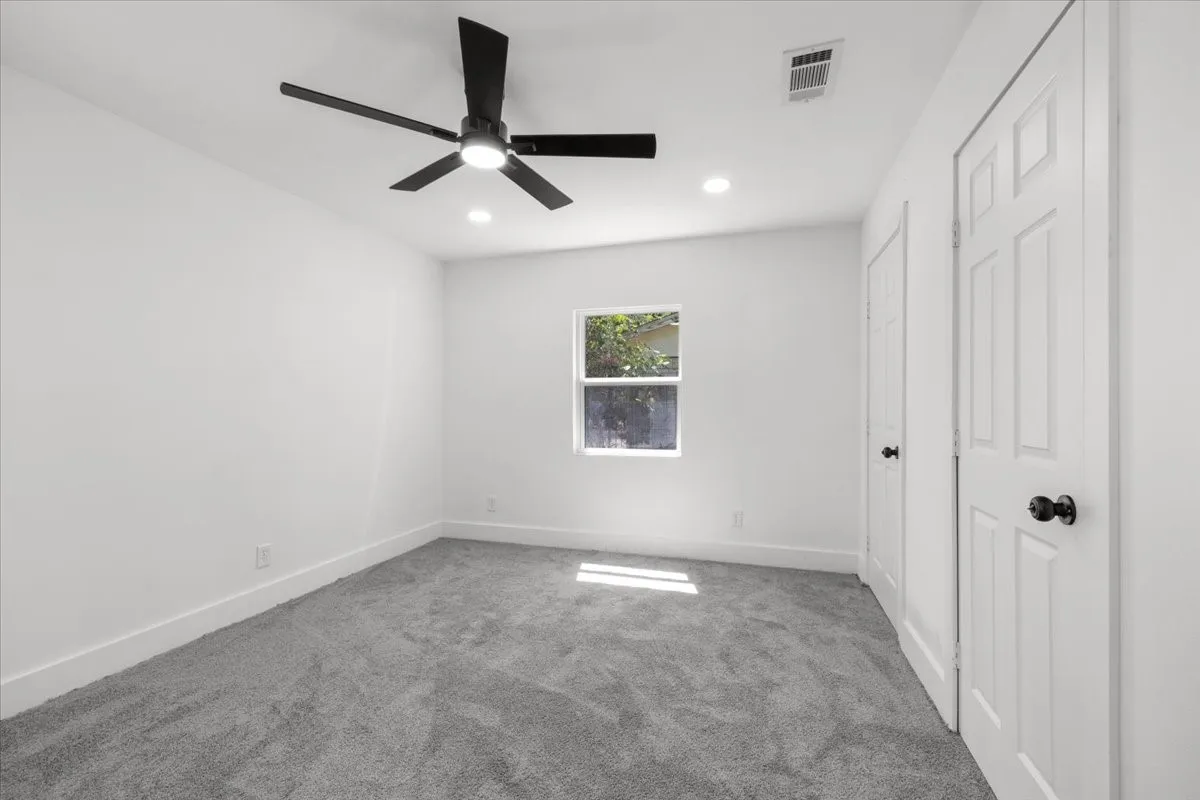 Single Family Residence For Sale in Tarrant County , 3725 Raphael Street, Fort Worth, Texas 76119, 3 Bedroom, 2 Bathroom, 2 Garage spaces, 1,378 Sqft, built in 1966, mls#21380708, Real Estate Agent in Fort Worth, Homes For Sale in Tarrant county, Homes For Sale in Fort Worth, Realtor in Fort Worth Texas, Real Estate Brokerage Independent Realty Texas, Luminita Cordes Realtor